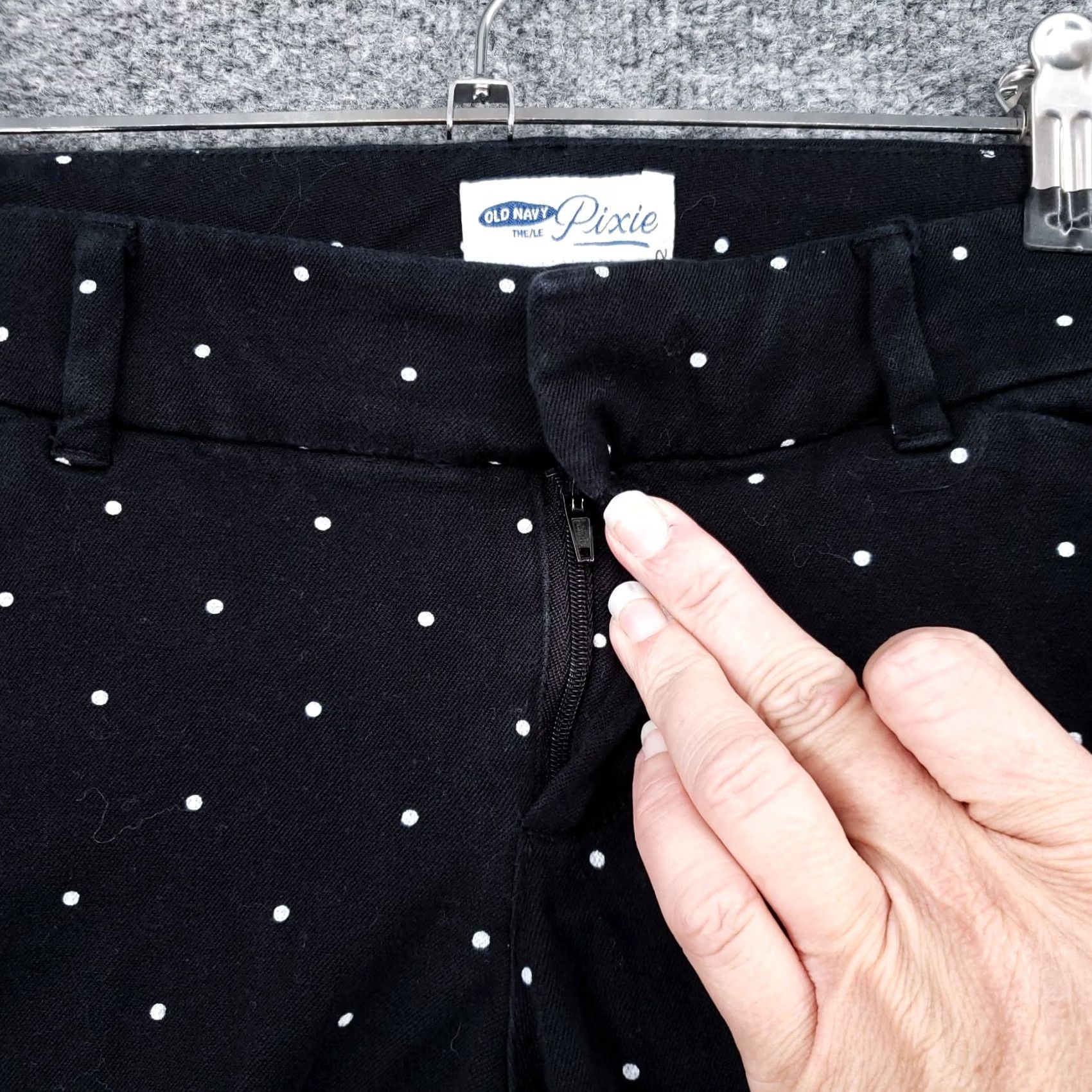 Old Navy Old Navy Pants Womens Pixie Black Straight Leg Polka Dots Flat Front Size 4 Regular Size 29" - 3 Thumbnail