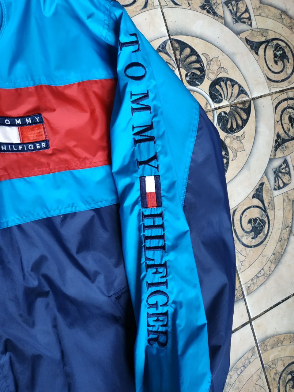 Tommy Hilfiger Vintage 90s Tommy Hilfiger Sailing Gear Big Flag Jacket Size US M / EU 48-50 / 2 - 12 Thumbnail