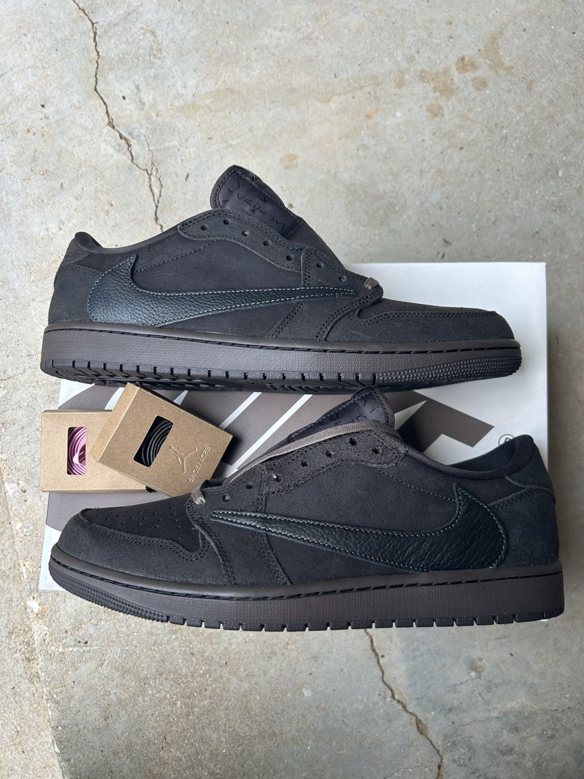 Jordan Brand × Travis Scott Travis Scott x air Jordan 1 low “velvet brown” Size US 11.5 / EU 44-45 - 1 Thumbnail
