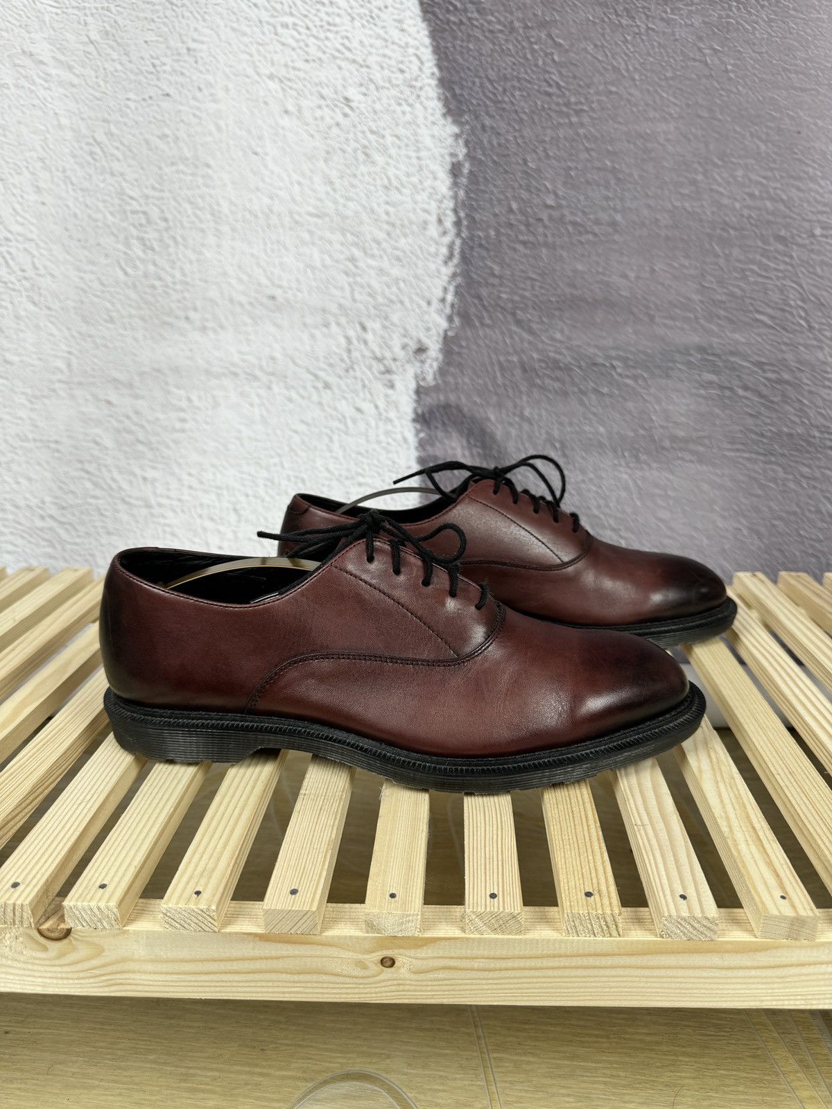 Dr. Martens Dr.Martnes AW501 leather Oxford classic leather shoes Size US 11 / EU 44 - 2 Thumbnail
