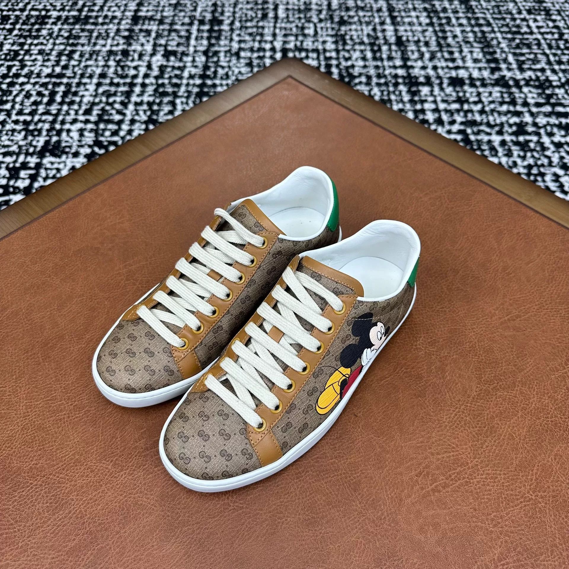 Gucci Gucci Lowtop Sneakers it_36 Women Size US 6 / IT 36 - 1 Thumbnail