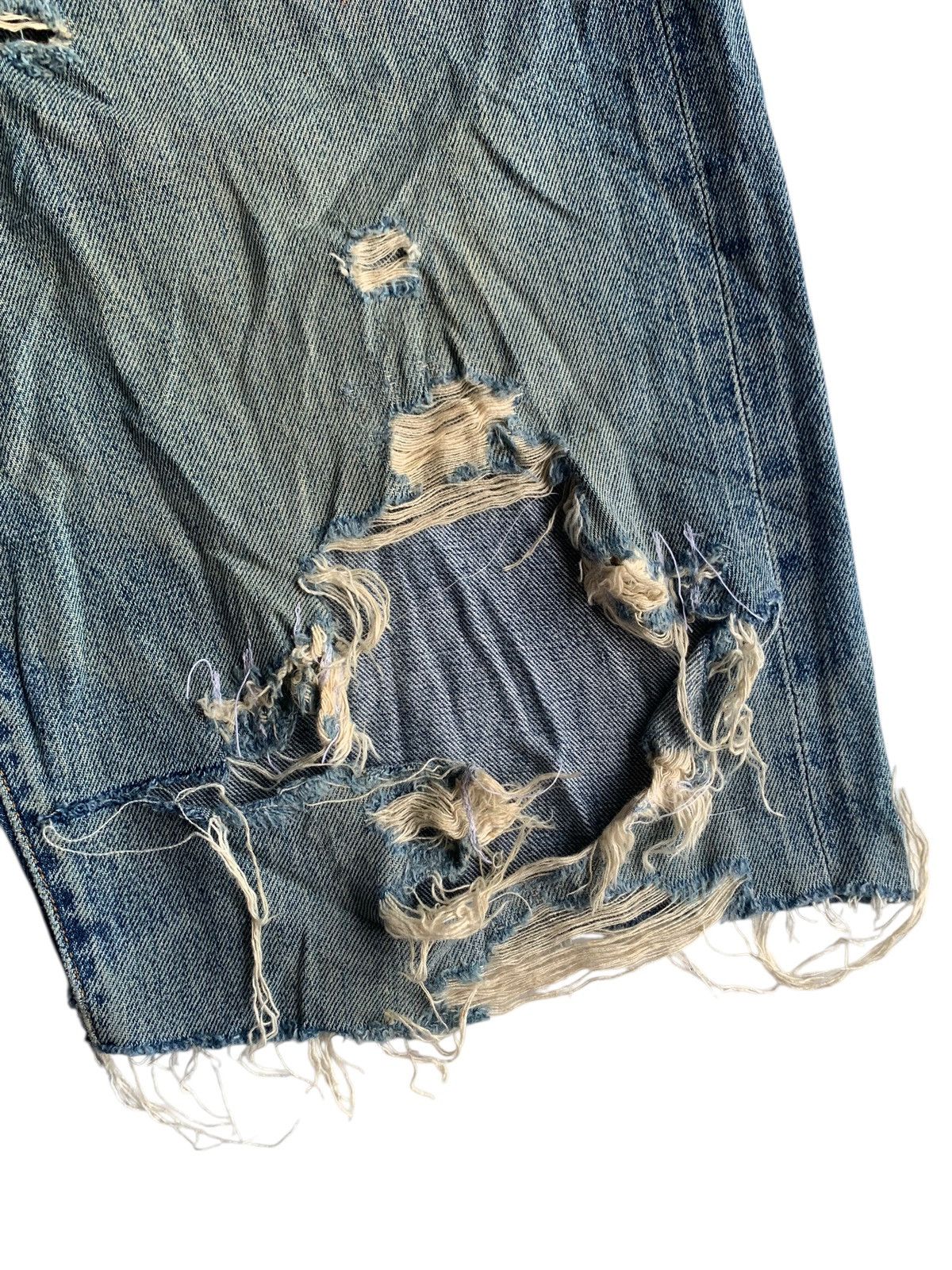 Levi's VINTAGE LEVI’S BIG E SELVEDGE BUCKLE BACK DISTRESSED DENIM Size US 32 / EU 48 - 12 Thumbnail