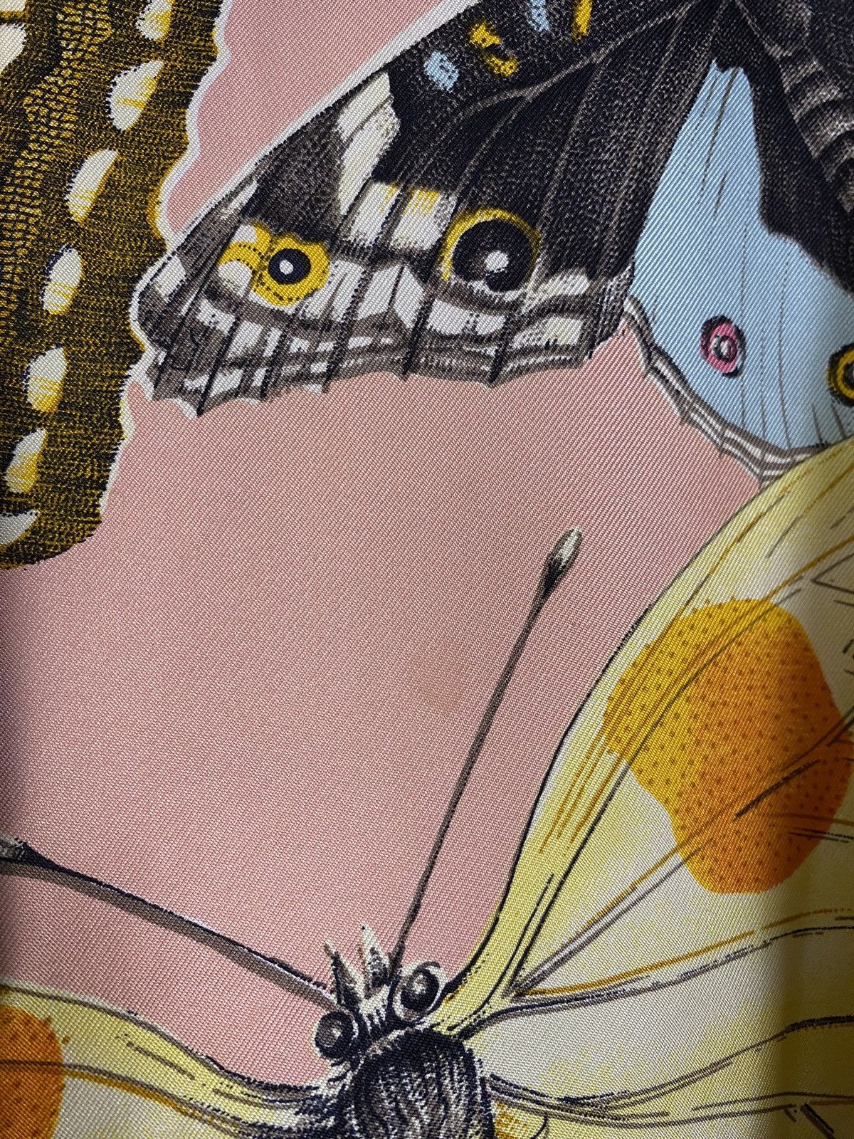 Gucci Gucci SS92 Butterfly Print Silk Shirt Size M / US 6-8 / IT 42-44 - 8 Thumbnail