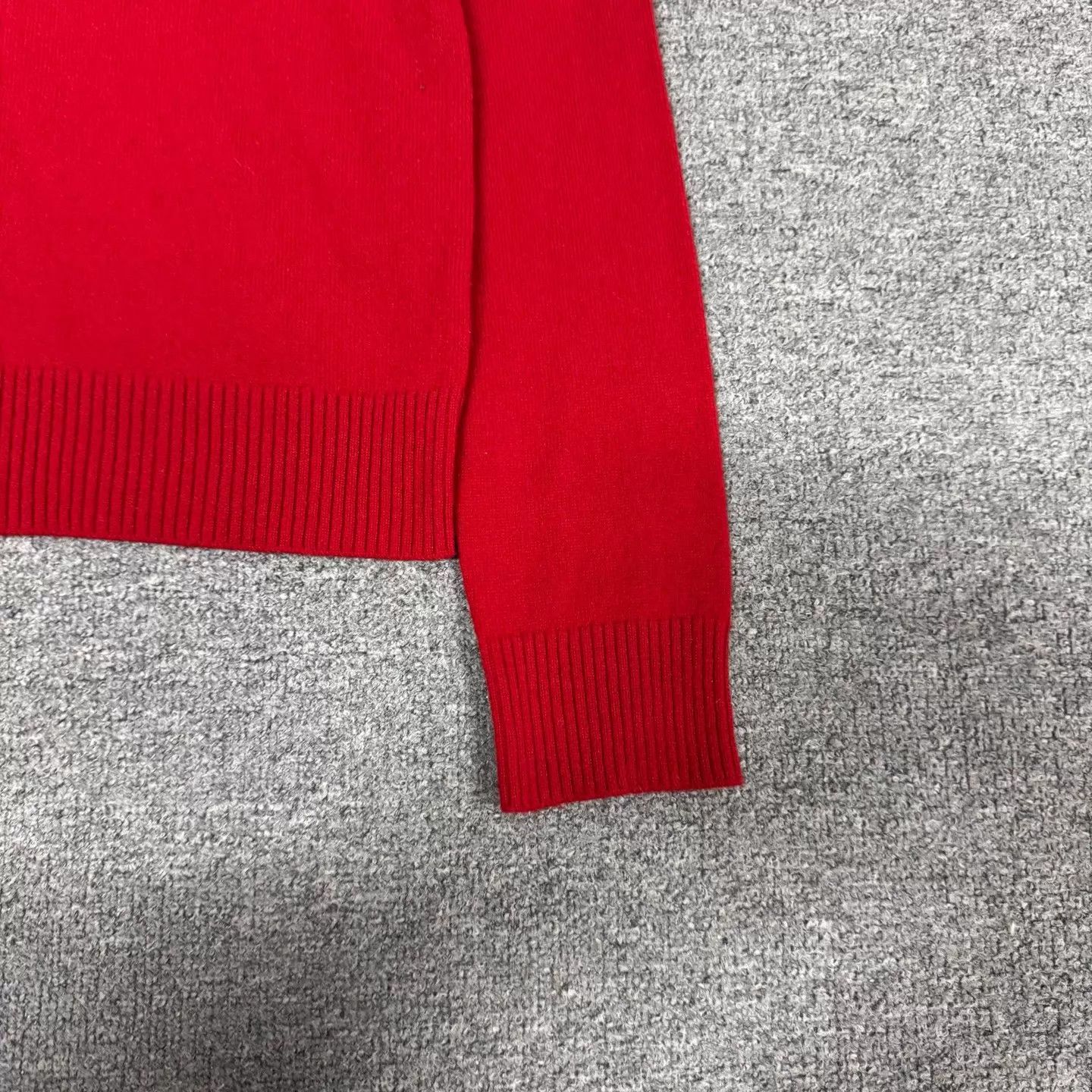 Miu Miu MIU MIU Red Heart Embroidered Logo Short Cashmere Sweater Size XS / US 0-2 / IT 36-38 - 6 Thumbnail