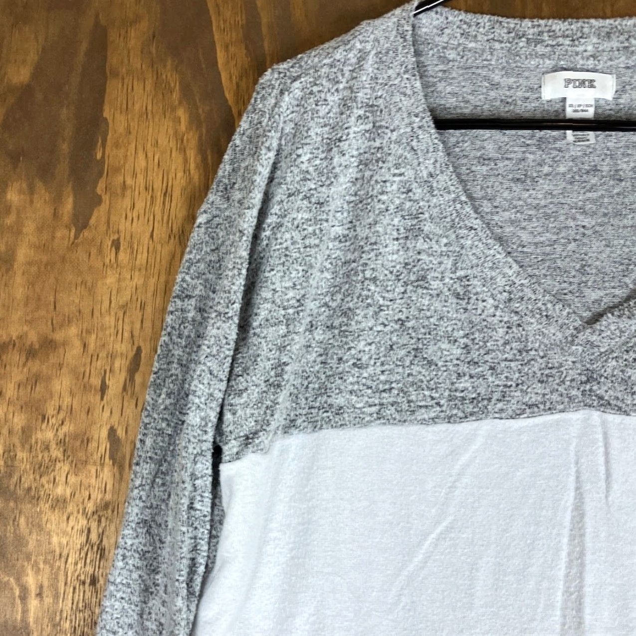 Vintage PINK Womens Sweater Heathered Gray White Long Sleeve V Neck Relaxed Cropped XS Shirt Adult XS Gray V-Neck Pullover Casual Preppy Lounge Womens Size XS / US 0-2 / IT 36-38 - 4 Thumbnail