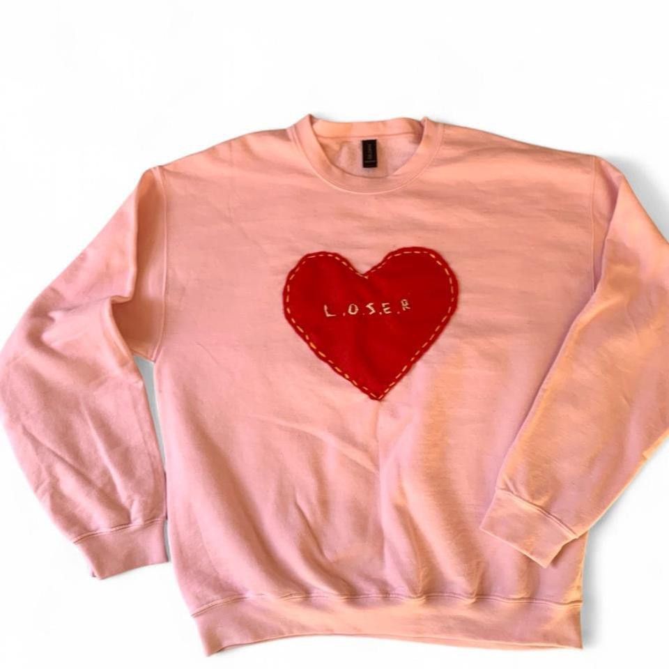 Gildan Pink heart patch crewneck Size US L / EU 52-54 / 3 - 6 Thumbnail