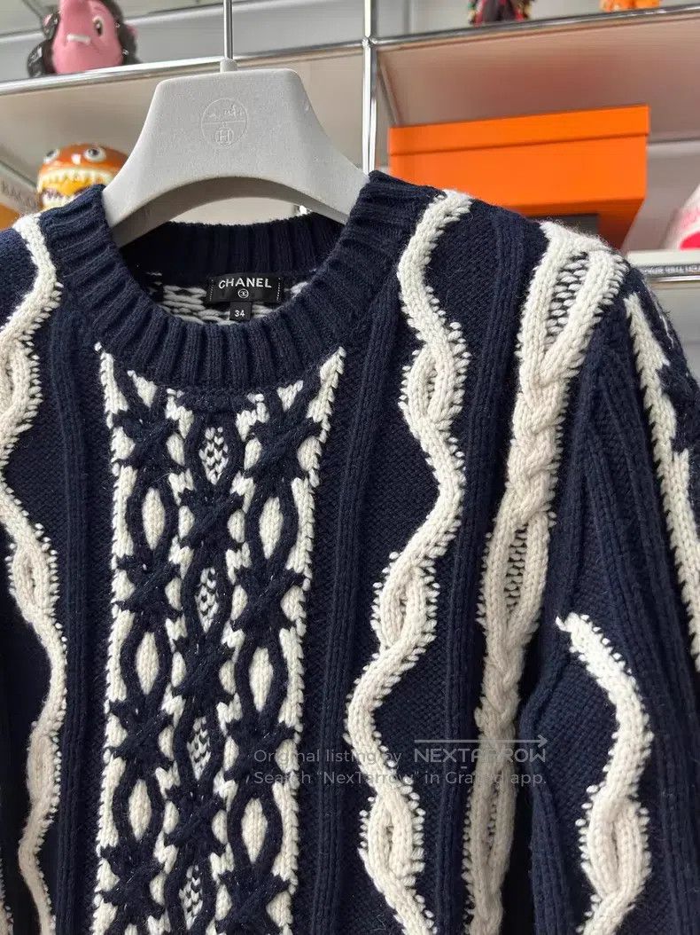 Chanel Chanel Hamburg series catwalk blue and white totem round-n Size XXS / US 00 / IT 34 - 2 Thumbnail