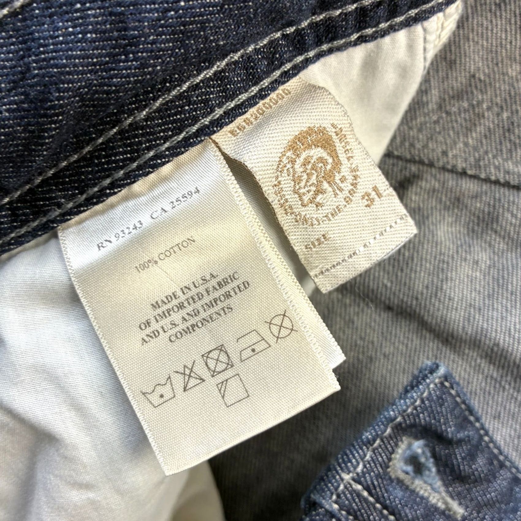 Diesel VINTAGE Diesel Jeans Mens 31x30 Darron Blue Denim Slim Tapered Button Fly 5-Pocket 90s Mens Clothing Size US 31 - 7 Thumbnail