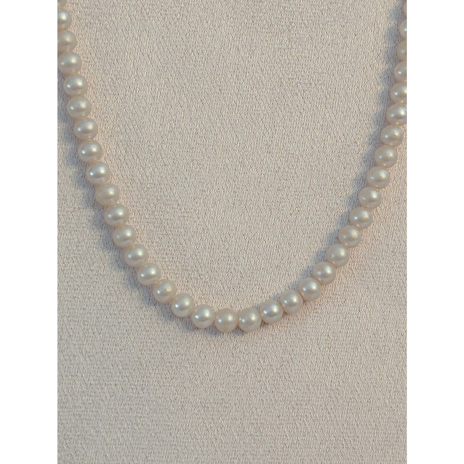 Vintage Vintage 1980s Trifari 15" Ivory Faux Pearl Choker Necklace Size ONE SIZE - 2 Thumbnail