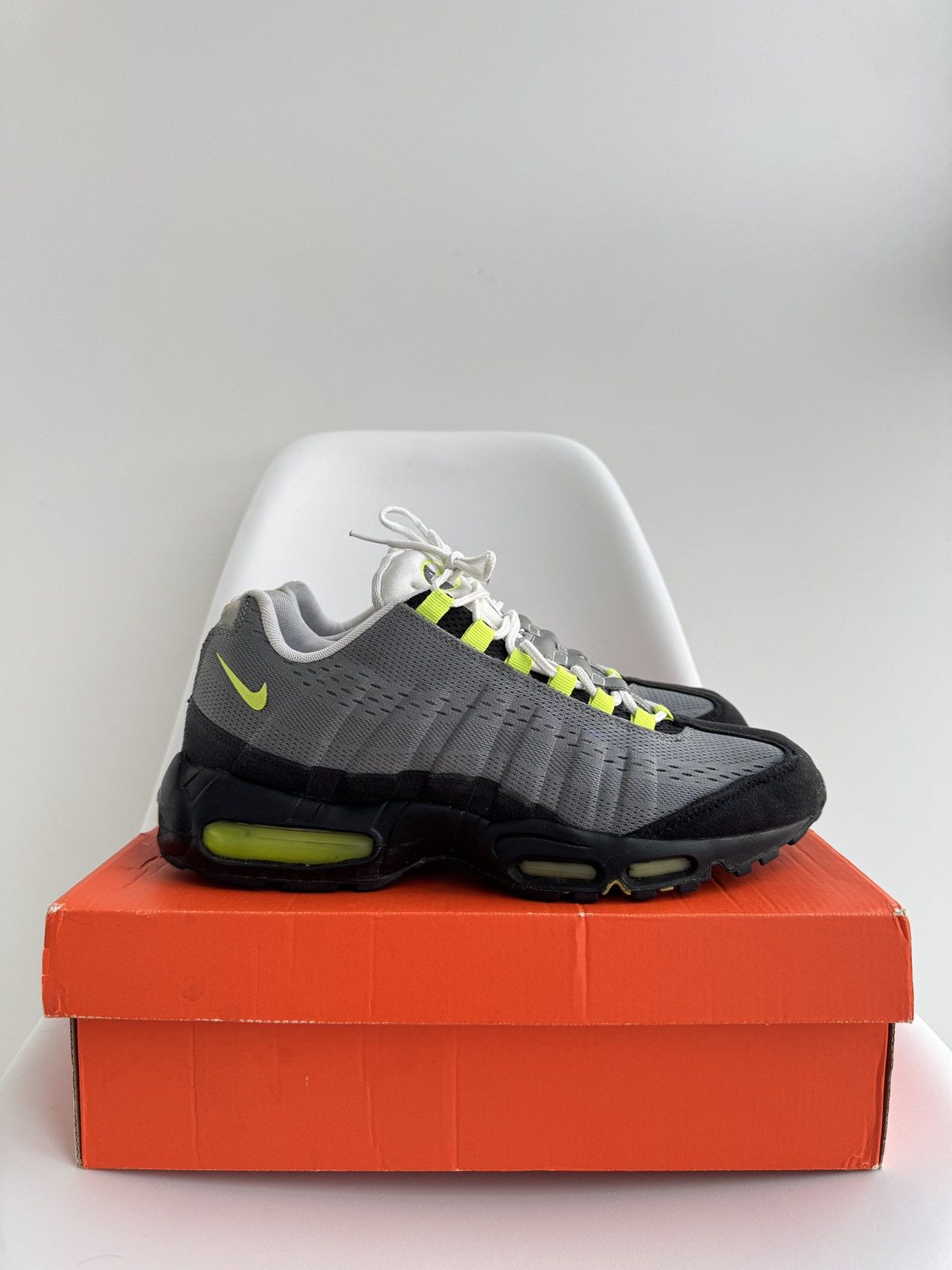 Nike Nike Air Max 95 Neon 2012 Size US 11 / EU 44 - 1 Thumbnail