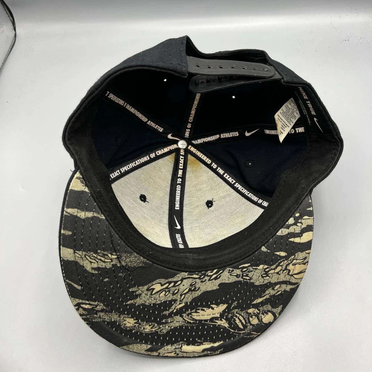 Nike Nike True Swoosh Hat Men Reflective Embroidered Snap Back Size ONE SIZE - 8 Thumbnail