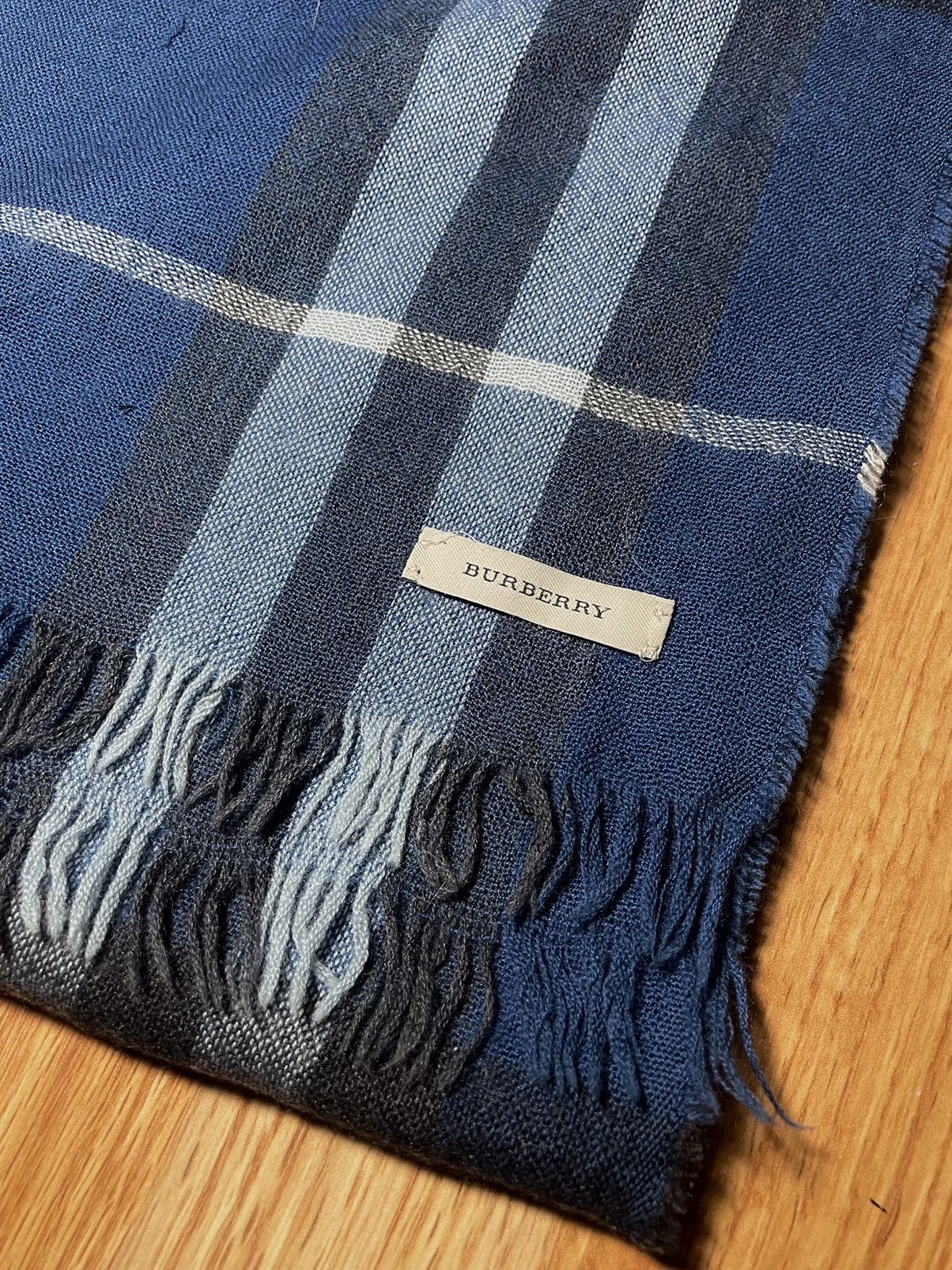 Burberry Burberry Lightweight Nova Check Wool Silk Scarf Shawl Navy Size ONE SIZE - 4 Thumbnail