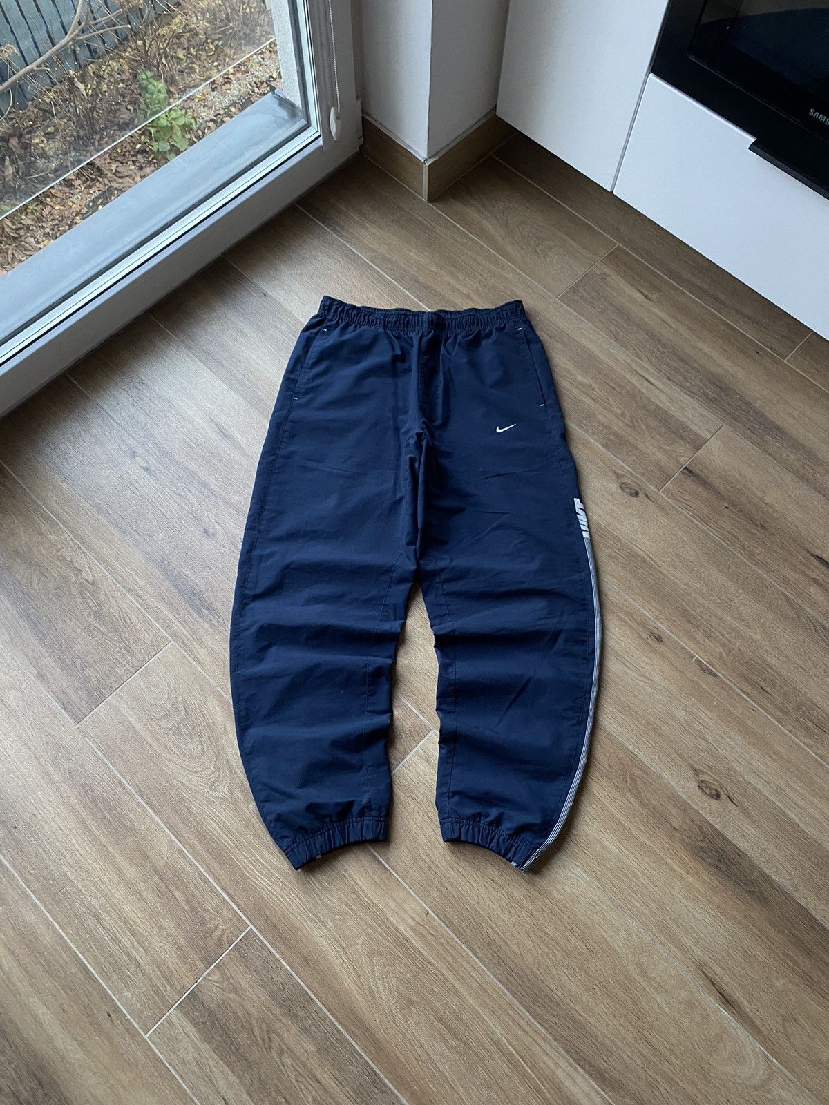 Nike Nike Vintage Nylon Pants Baggy Wide Japanese Y2K Big Logo Size US 34 / EU 50 - 1 Thumbnail