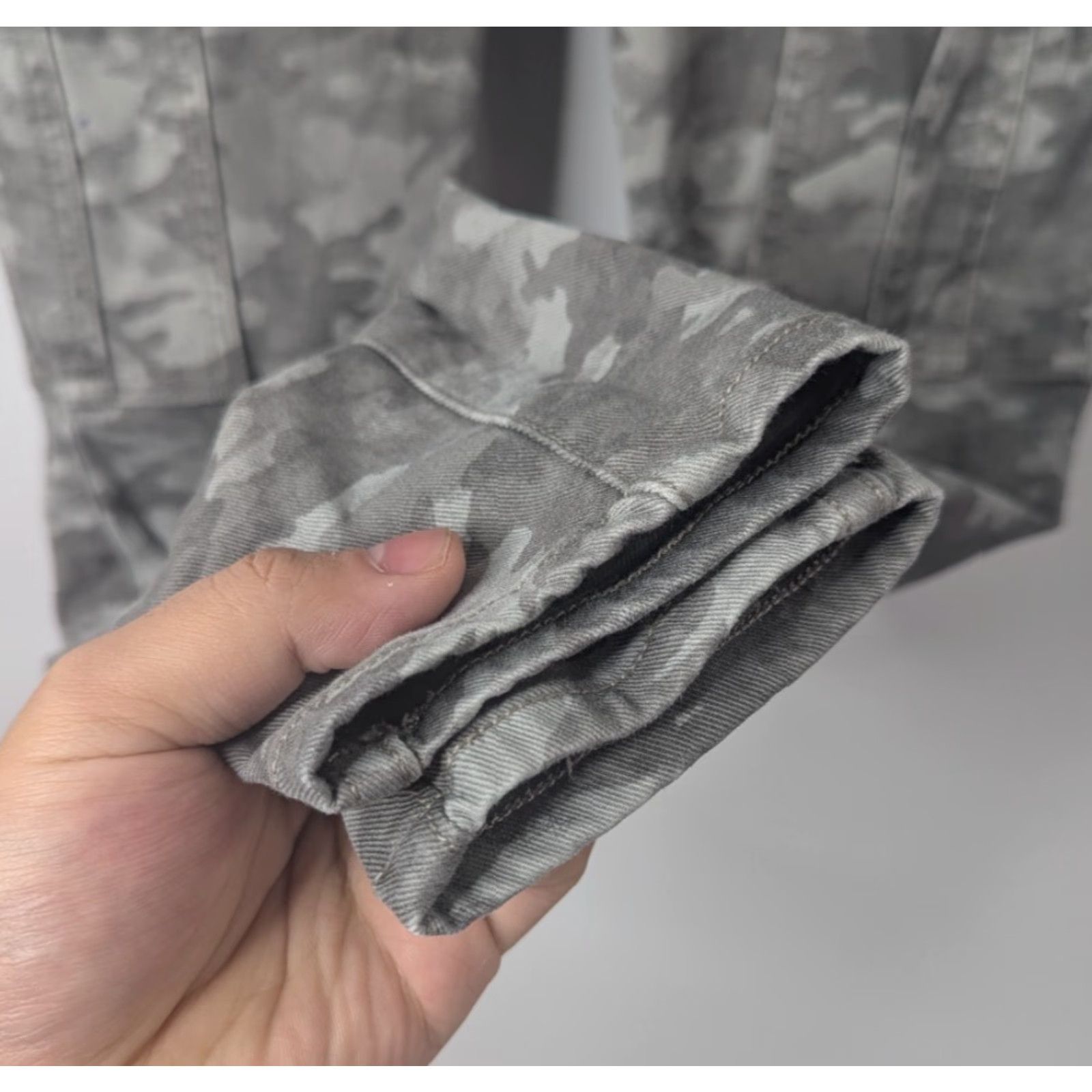 Spanx Spanx Stretch Twill Cargo Ankle Pants Gray Olive Camo Womens Small Petite 20311Q Slim Pockets Button Cargo Pants Size 28" / US 6 / IT 42 - 4 Thumbnail