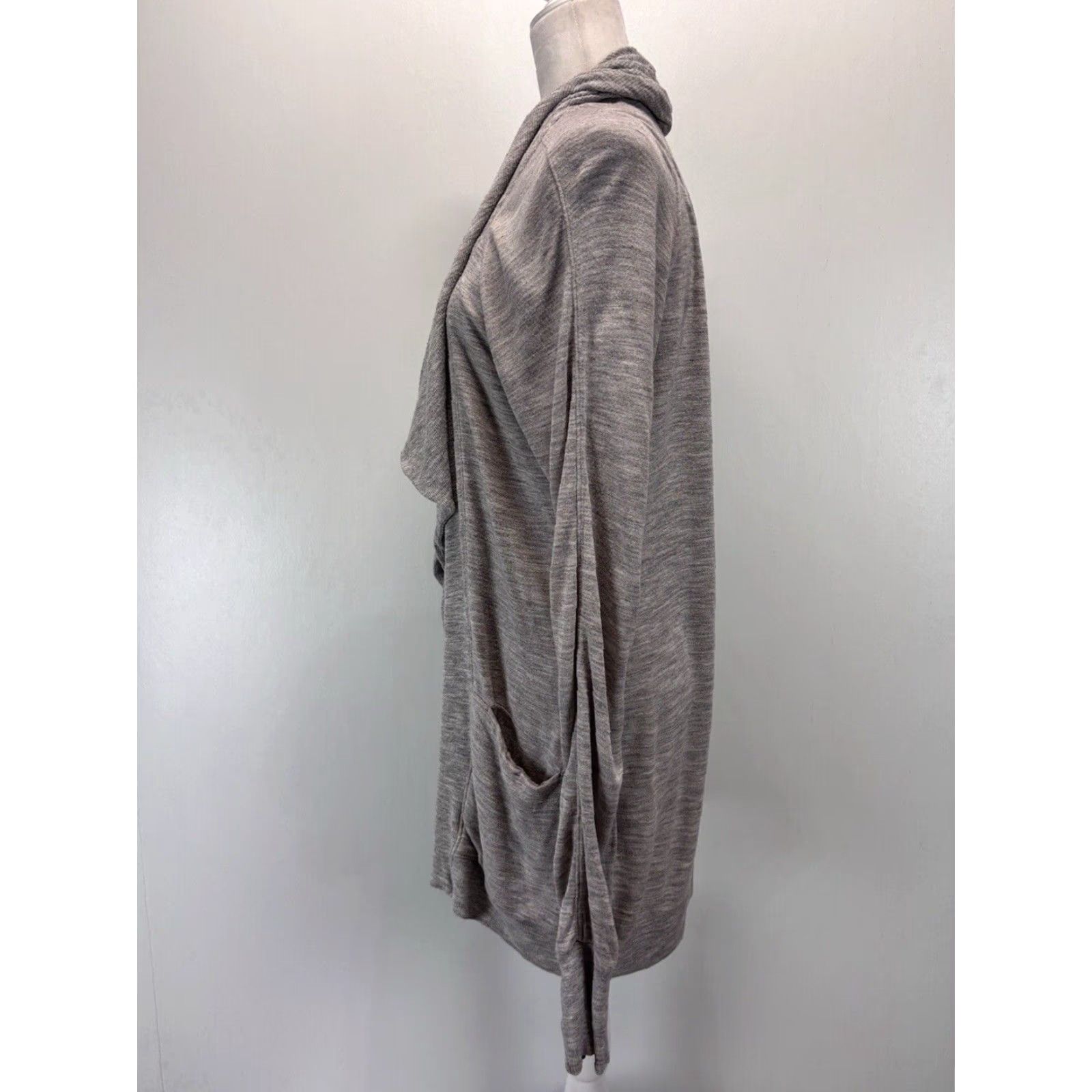 Athleta Athleta Studio Wrap Cardigan Sweater Women's XSmall Gray Long Sleeve Knit Yoga Size XS / US 0-2 / IT 36-38 - 3 Thumbnail