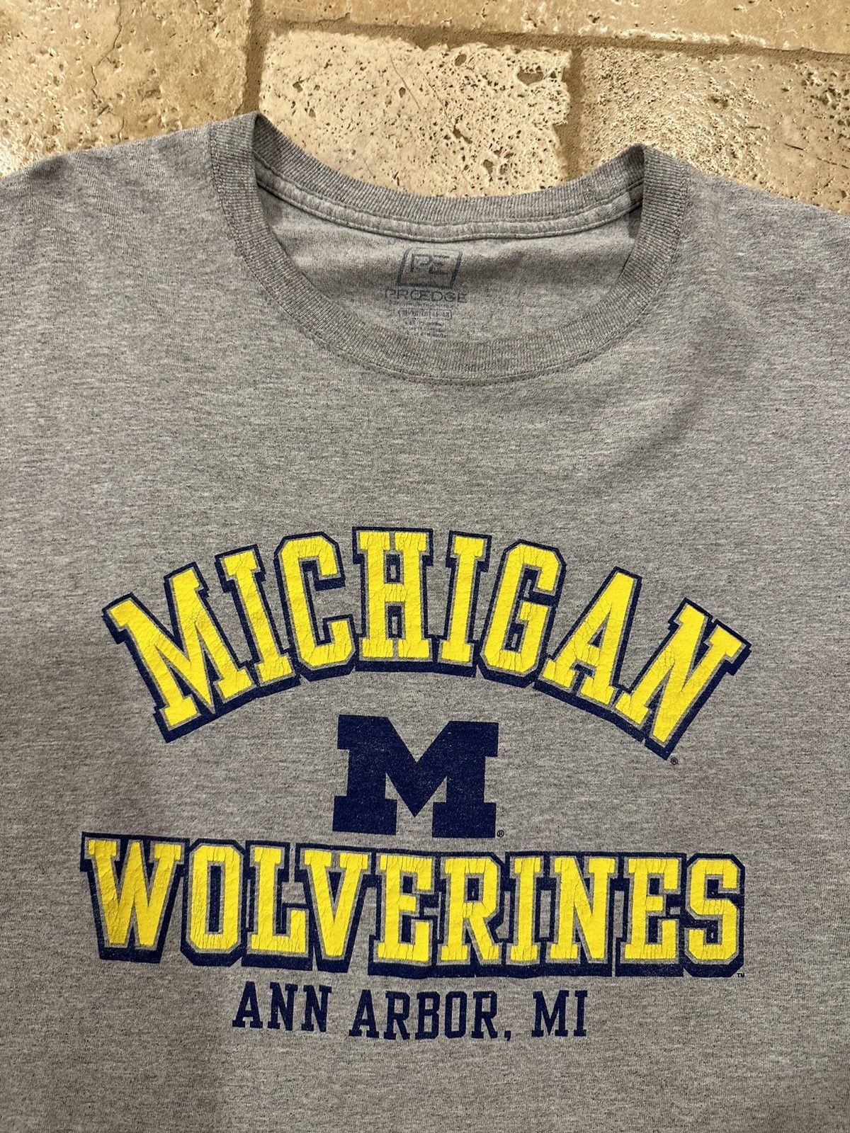 NCAA × Vintage Vintage NCAA Michigan Wolverines Grey T-Shirt Size US XL / EU 56 / 4 - 6 Thumbnail