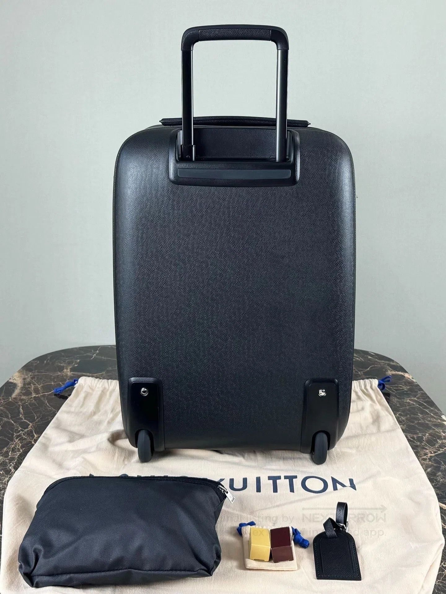 Louis Vuitton LV Black Leather 55 Carry-On Suitcase. Size ONE SIZE - 3 Thumbnail