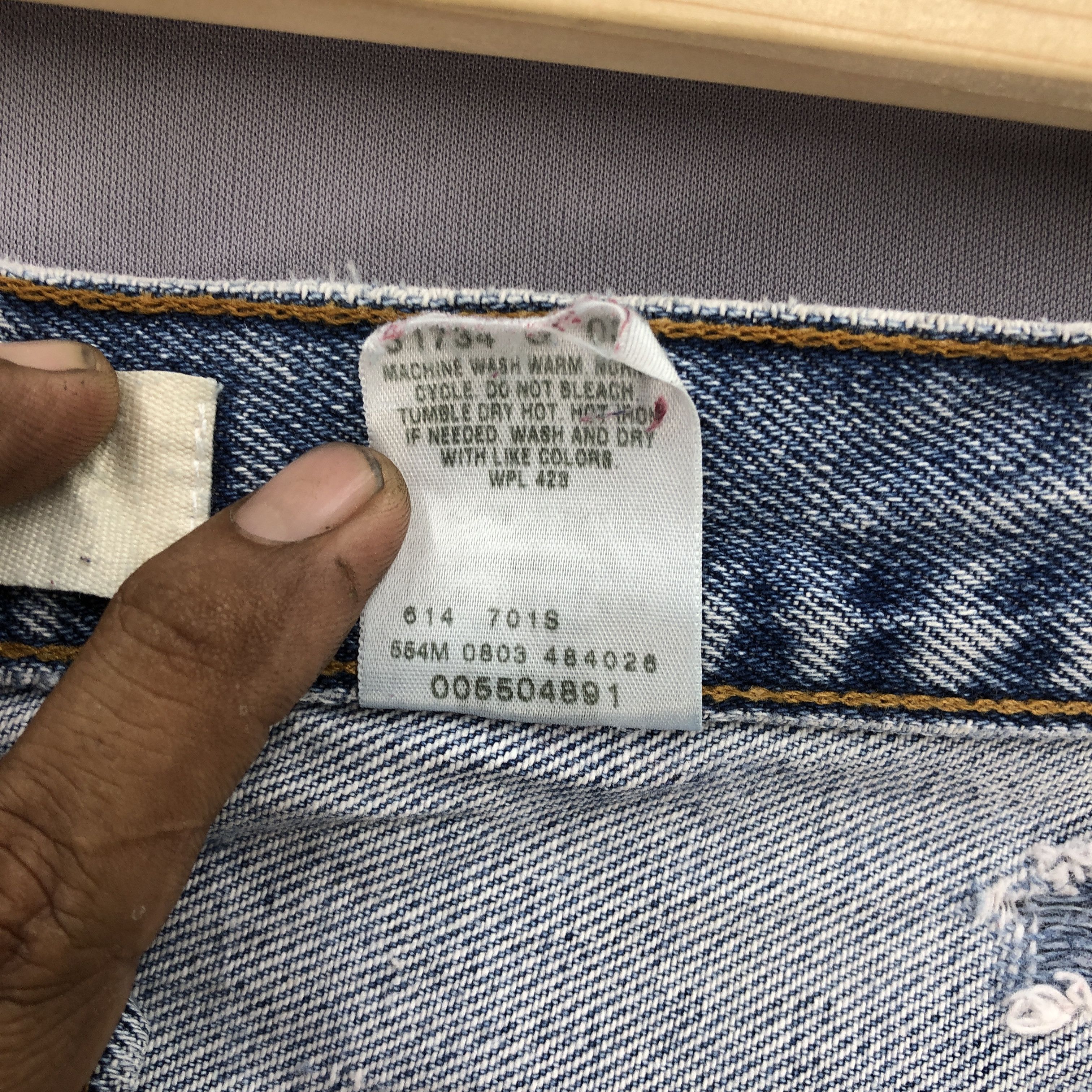 Levi's Vintage Levis Faded Ripped Jeans Levi's Stone Wash Denim Size US 40 / EU 56 - 13 Thumbnail