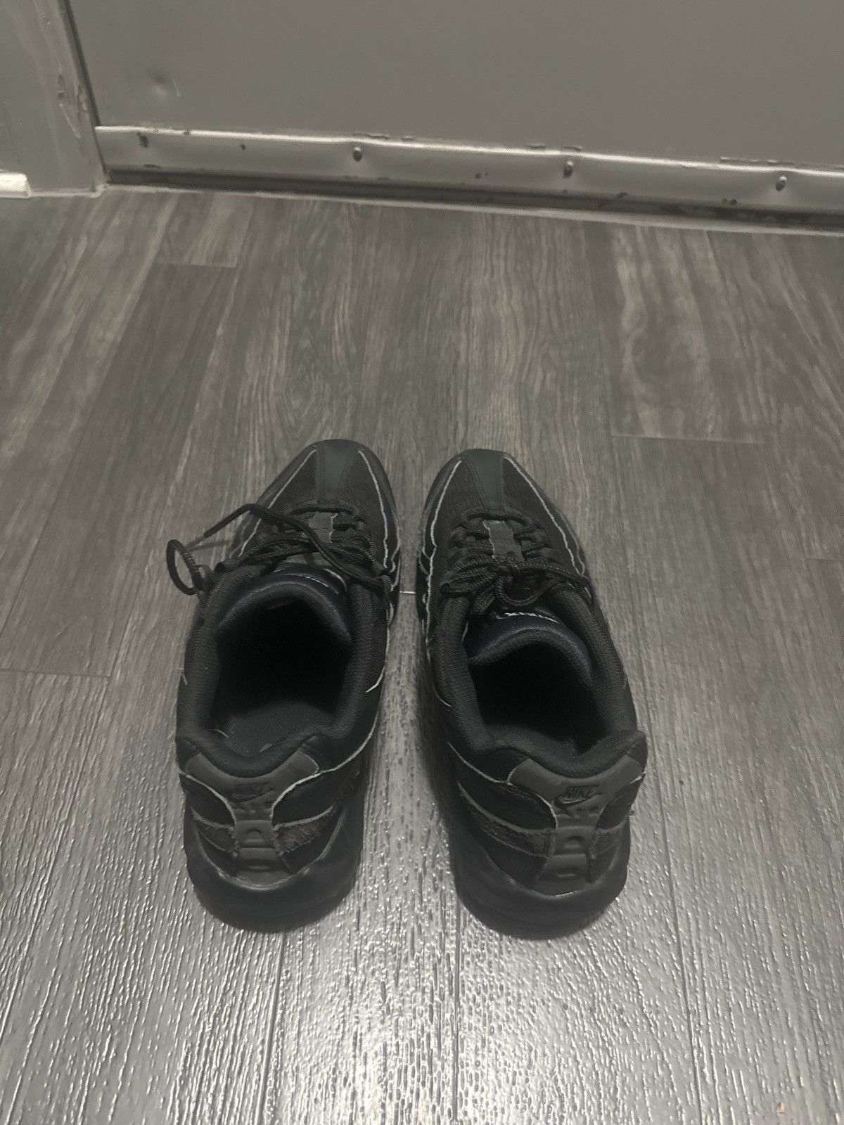 Nike Nike Air Max 95 Triple Black Size US 11 / EU 44 - 4 Thumbnail