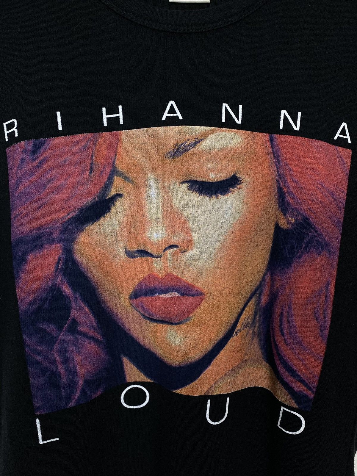 Band Tees Vintage Famona 2011 Rihanna Loud Tour T Shirt Size M Black Size M / US 6-8 / IT 42-44 - 3 Thumbnail