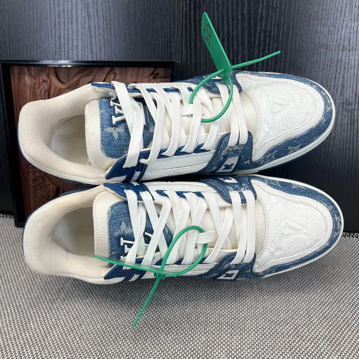 Louis Vuitton LV white blue denim trainer Size US 8 / EU 41 - 8 Thumbnail
