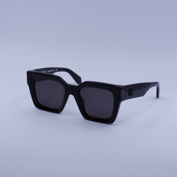 Off-White OERI13X VALDEZ 1007 Sunglasses Black Square Frame, Dark Grey Lenses Valdez Sunglasses in BLACK | Off-White™ main image 4