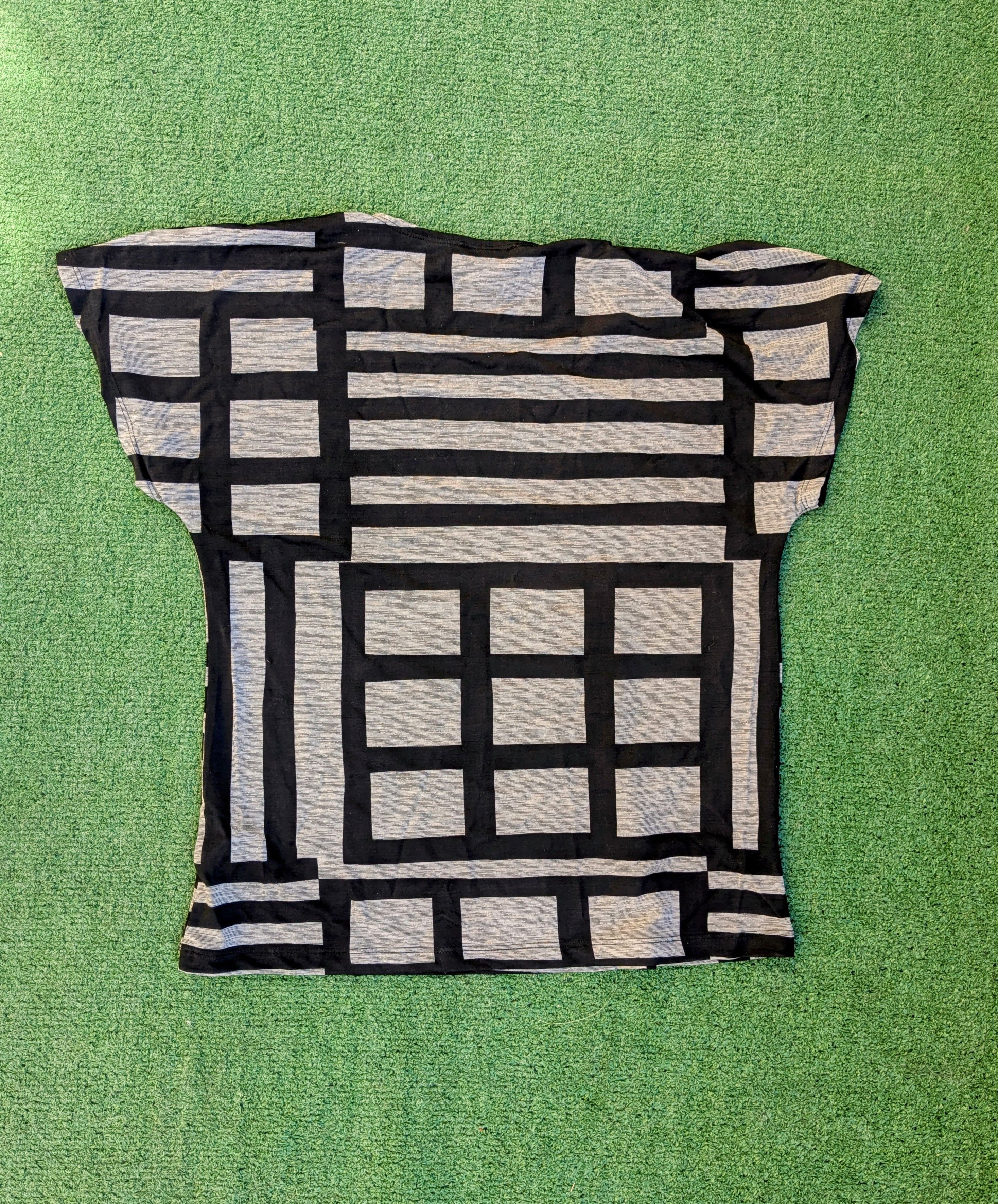 Designer Lavish Style Minimalistic Geometric Shapes Stretch Top Size US M / EU 48-50 / 2 - 5 Thumbnail