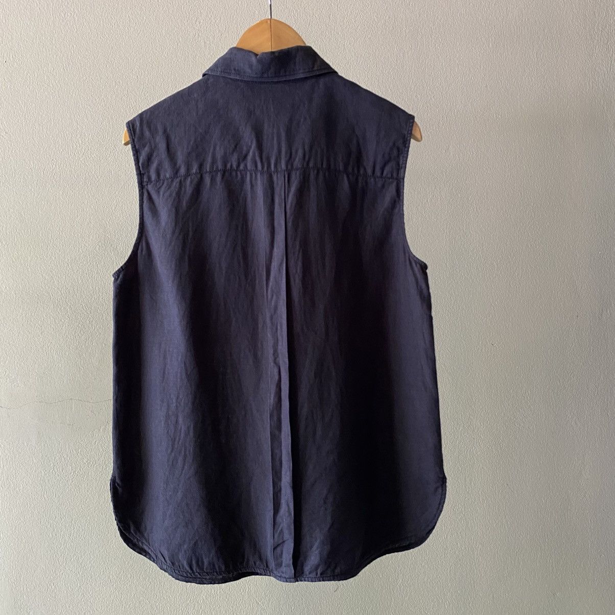 Max Mara MAX MARA Black Sleeveless Button-Up Shirt Size M / US 6-8 / IT 42-44 - 2 Thumbnail