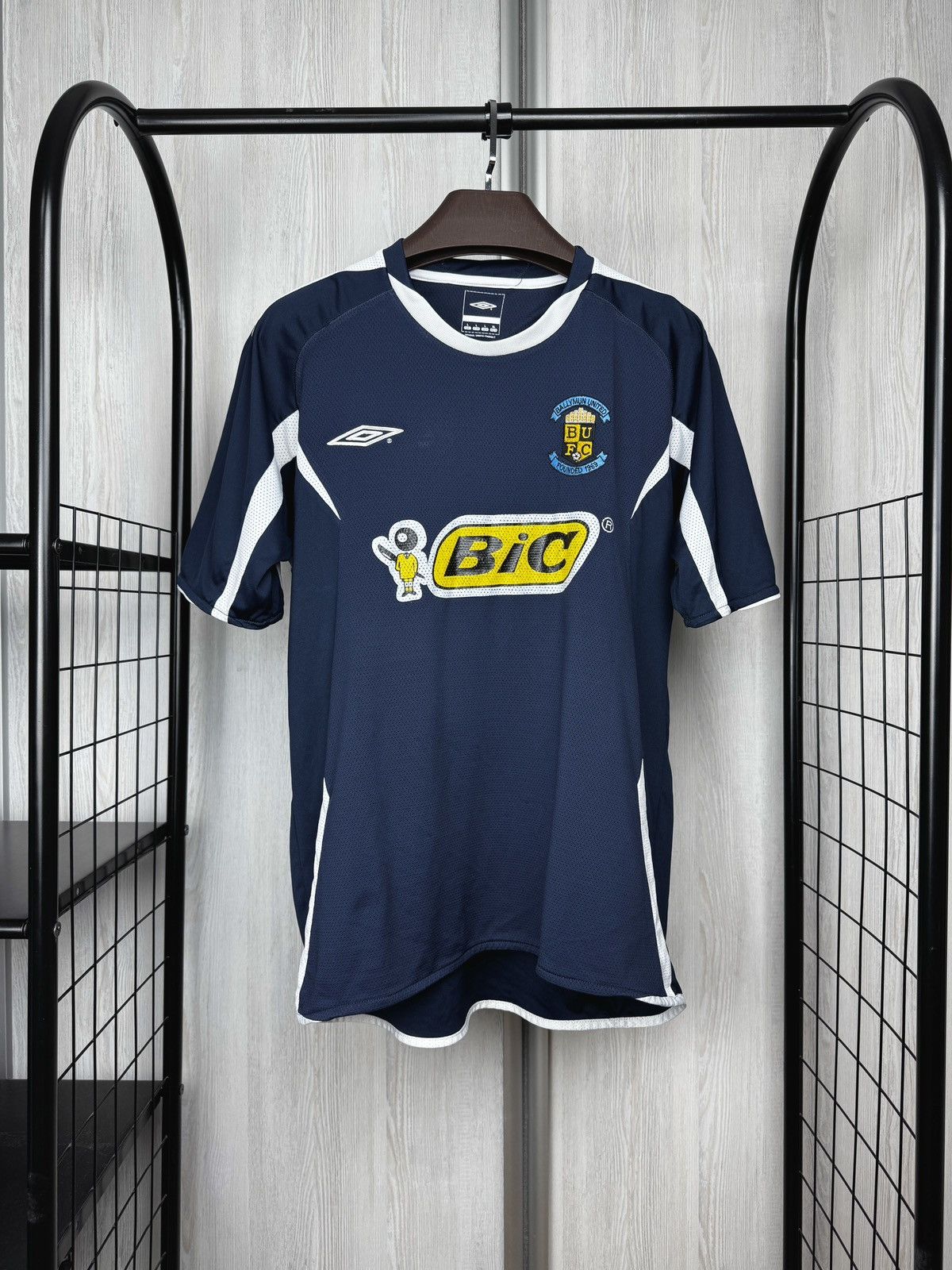 Umbro Umbro FC Ballymun United 2000s vintage BIC soccer jersey Size US L / EU 52-54 / 3 - 1 Thumbnail