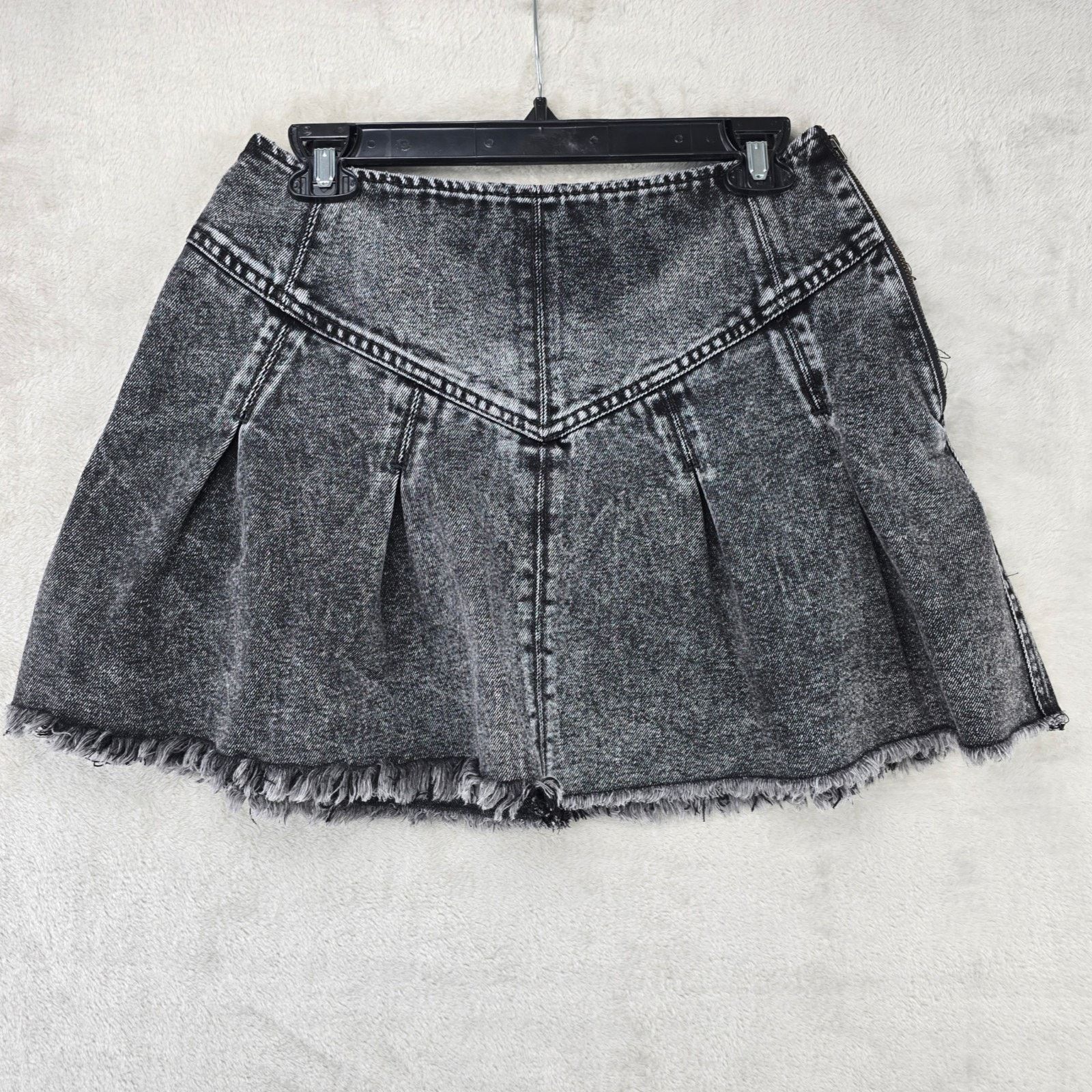 Free People Free People We The Free Black Denim Faded Pleated Skirt Size 27" / US 4 / IT 40 - 1 Thumbnail