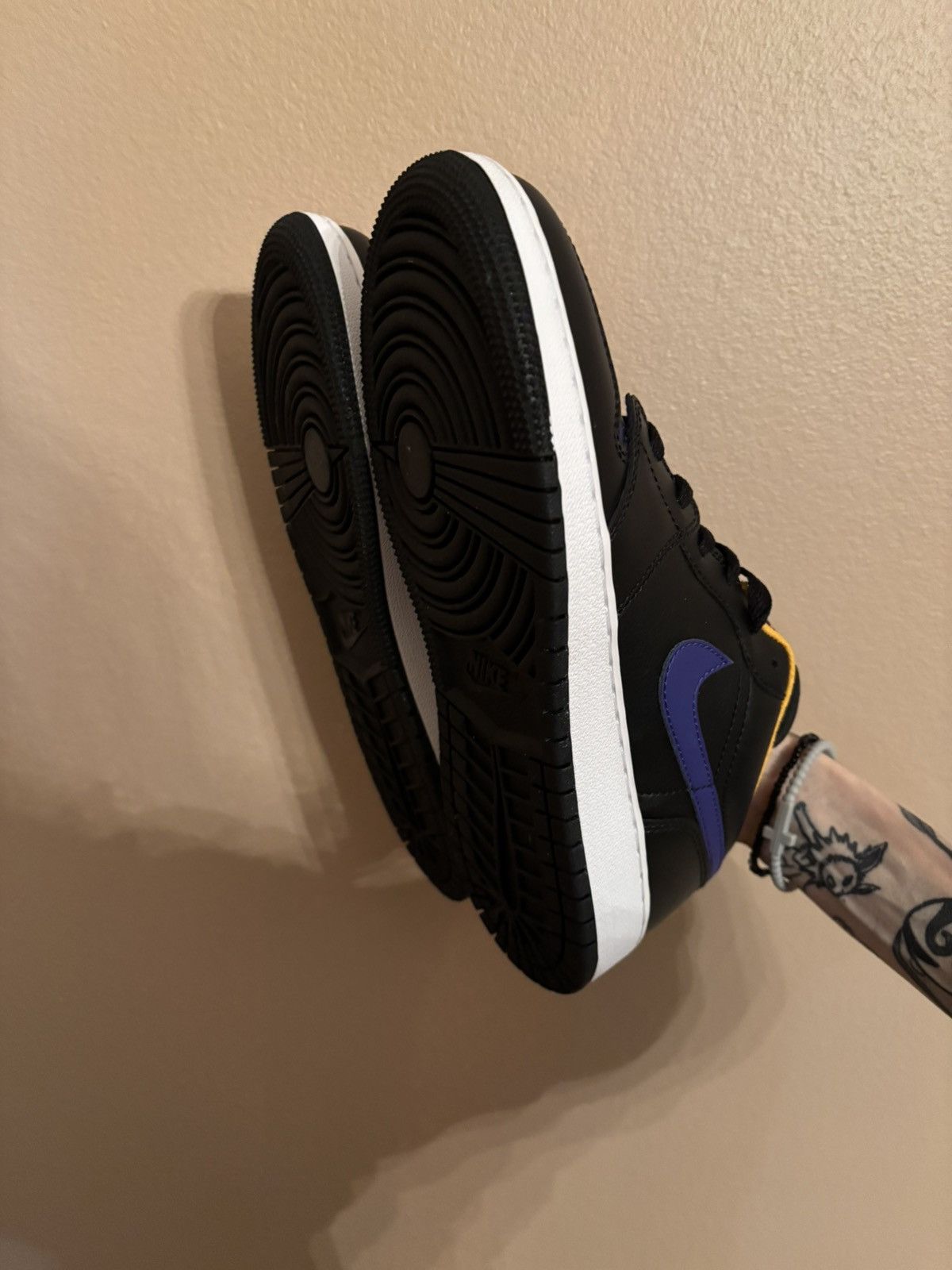 Jordan Brand × Nike Air Jordan 1 Low GS ‘Lakers’ Size US 5 / EU 37 - 5 Thumbnail