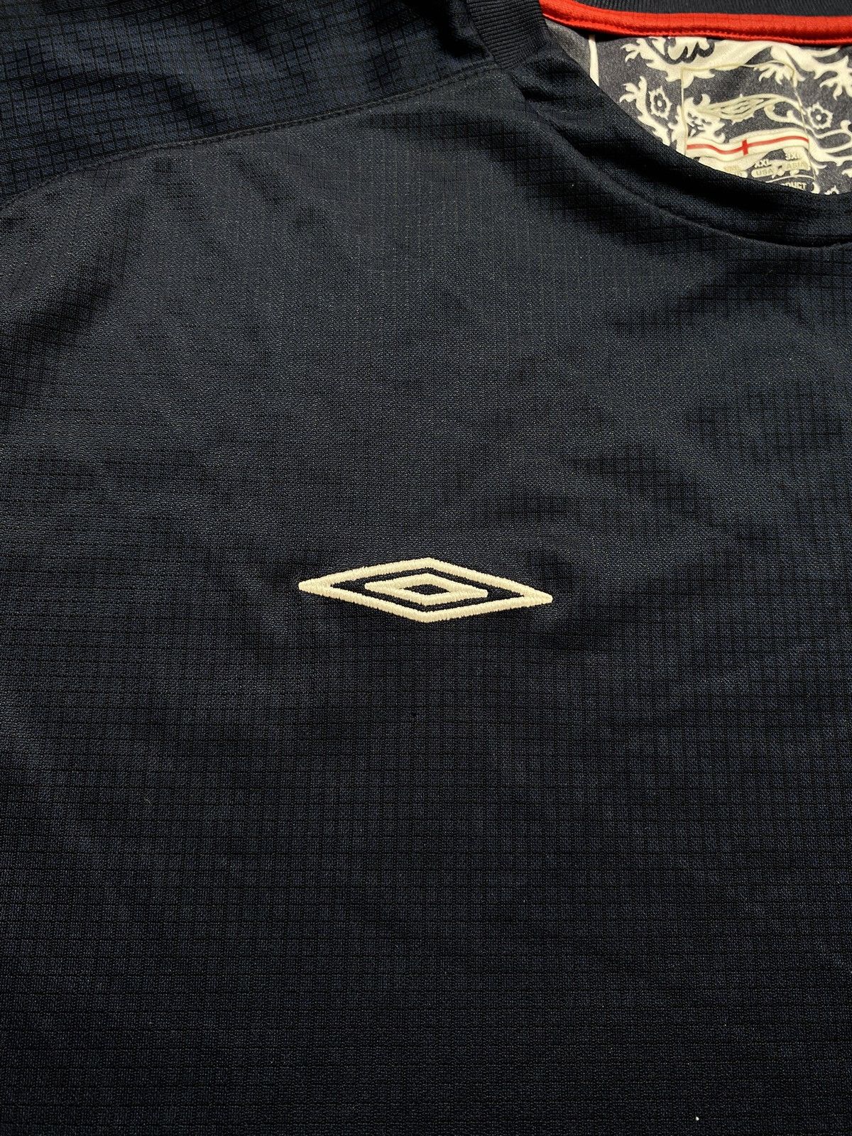 Umbro 2005-06 England Umbro Training Shirt Mens size XXL Size US XXL / EU 58 / 5 - 4 Thumbnail