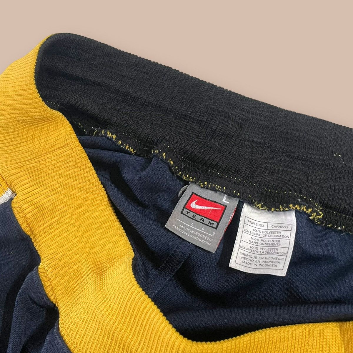Nike VTG 90's Nike University of California Golden Bears Shorts Size US 34 / EU 50 - 8 Thumbnail