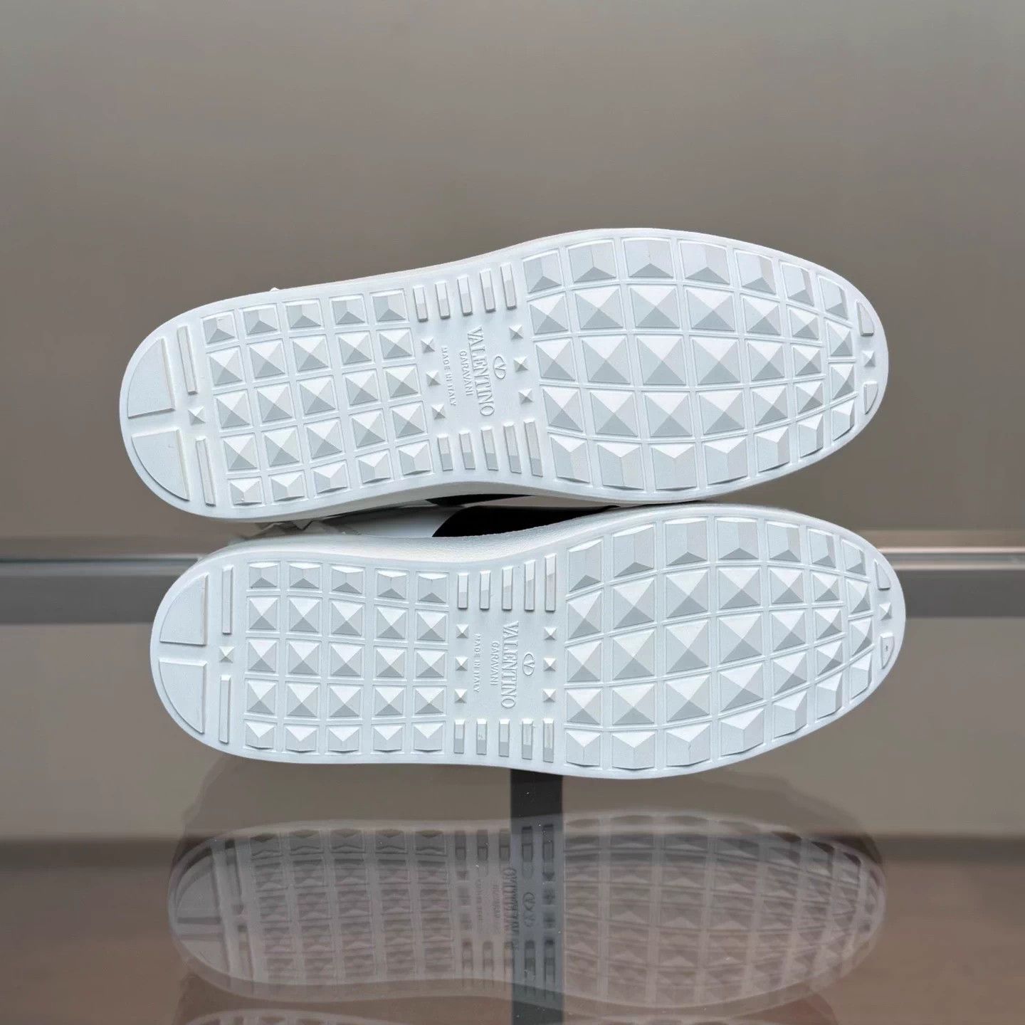 Valentino Valentino Open Studded White Sneakers 35.5 Size US 5 / IT 35 - 7 Thumbnail