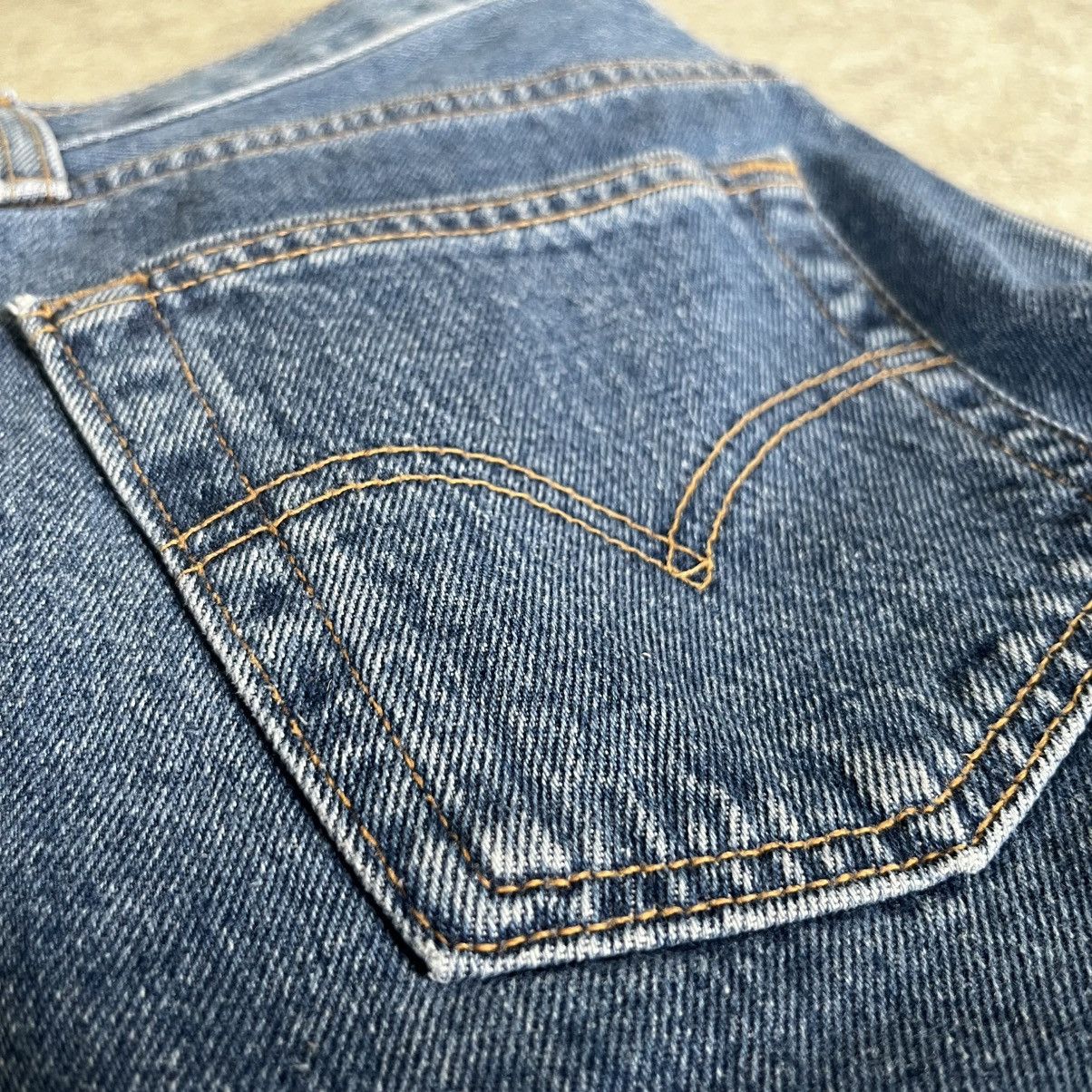 Levi's Vintage Clothing Vintage Levi’s 501 – Deadstock NWT - Made in UK Size 28" / US 6 / IT 42 - 4 Thumbnail