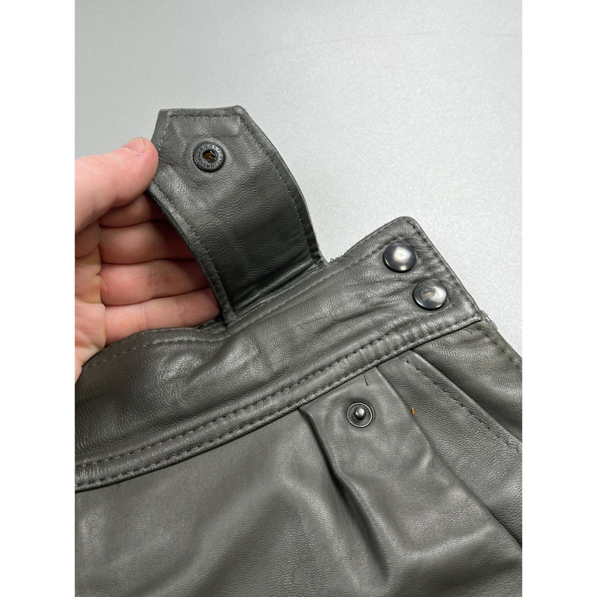 Yves Saint Laurent Yves Saint Laurent Vintage leather Skirt (Y0994) Size 28" / US 6 / IT 42 - 3 Thumbnail