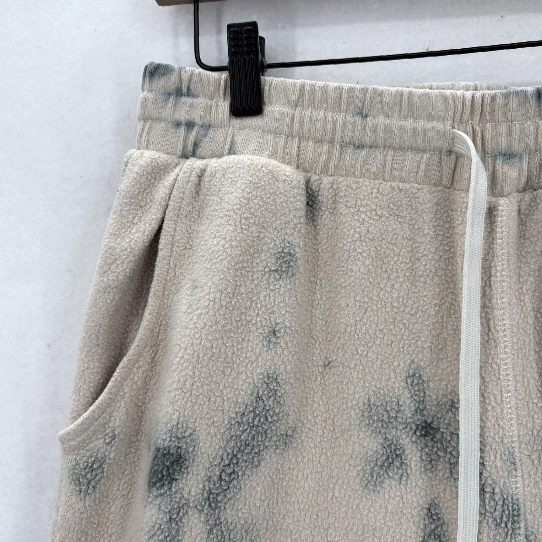 Vintage Feat Clothing Pants Womens S Beige Gray Sherpa Fleece Joggers Tie Dye Cozy Sweatpants Size 28" / US 6 / IT 42 - 3 Thumbnail