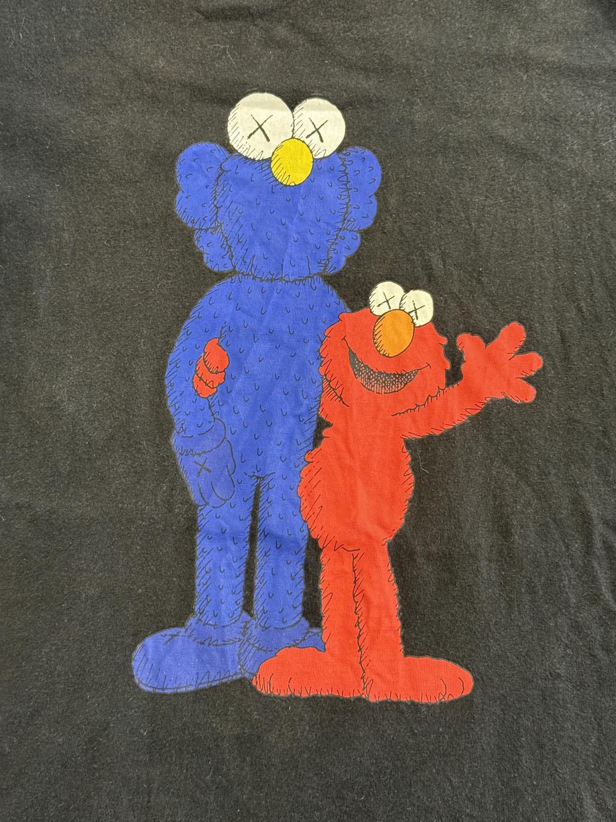 Uniqlo Kaws x Sesame Street T-shirt Cookie x Elmo Uniqlo Tee S Size US S / EU 44-46 / 1 - 4 Thumbnail