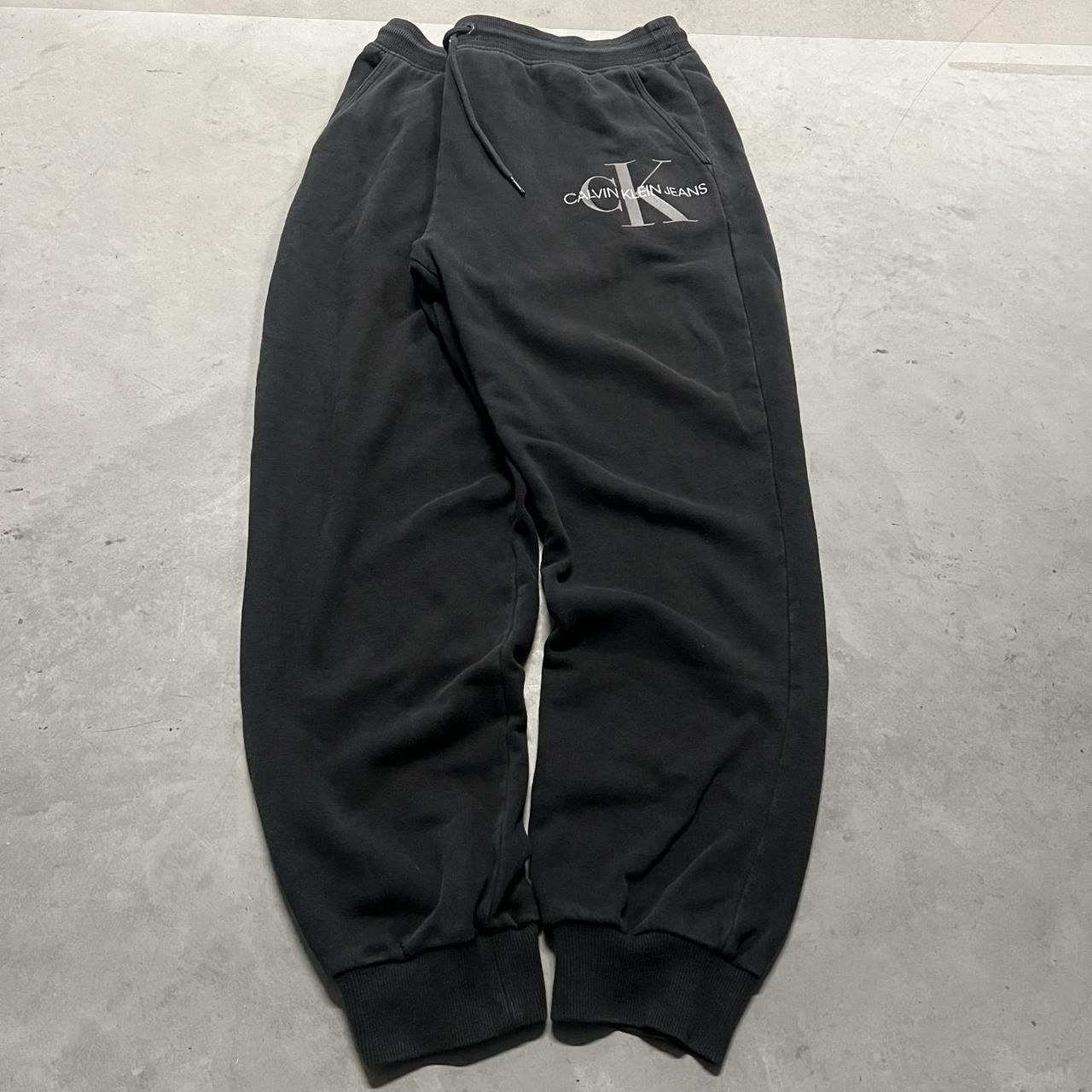 Calvin Klein Vintage Y2K/2000s Black Calvin Klein Sweatpants with Pockets and adjustable waistband w/ drawstrings! Size US 40 / EU 56 - 2 Thumbnail