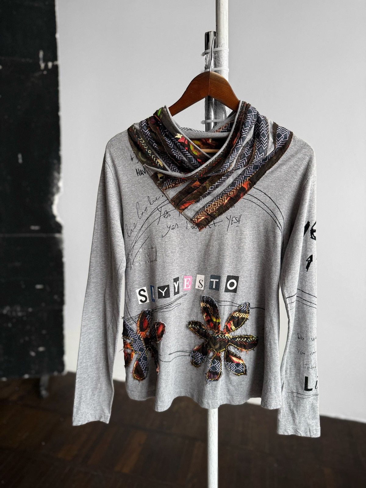 Desigual Desigual Womens Gray Long Sleeve Graphic Top Cowl Neck Shirt Size L / US 10 / IT 46 - 2 Thumbnail