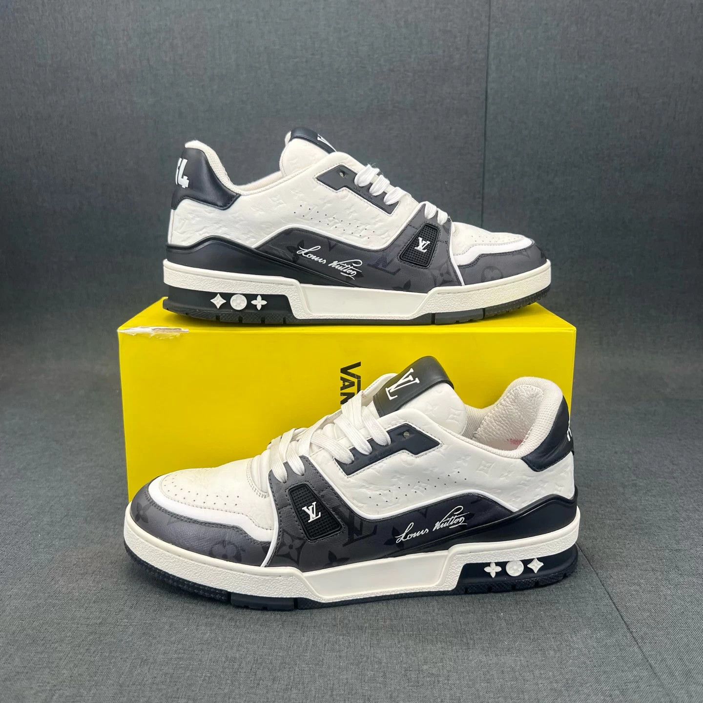 Louis Vuitton LV Trainer Black/White 42US8 Shoetag Worn Lining Repaired Size US 9 / EU 42 - 2 Thumbnail