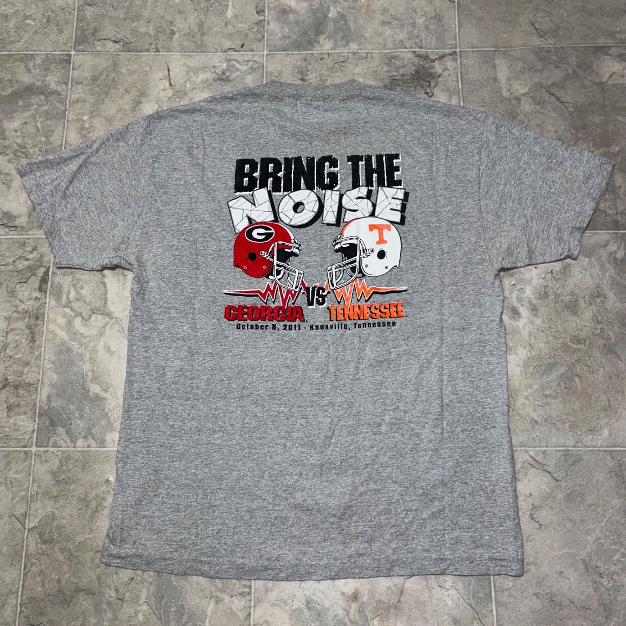 NCAA Vintage/Y2K Style Georgia Vs Tennessee Shirt Size US XL / EU 56 / 4 - 4 Thumbnail