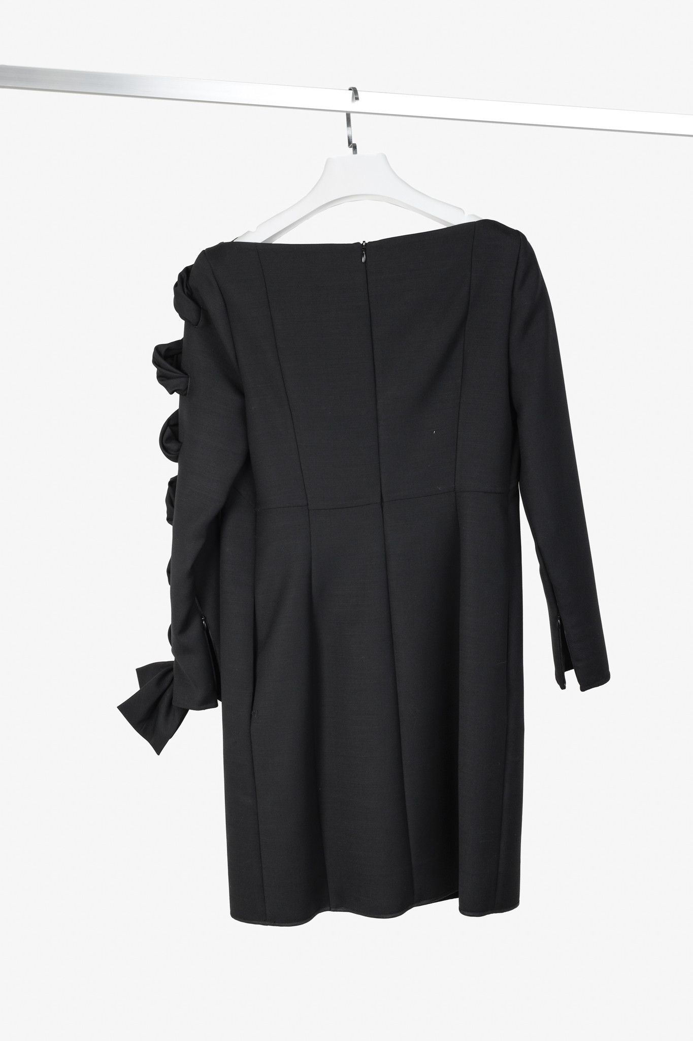 Valentino Valentino SS/18 Very V Black Wool-Cady Lace-Up Sleeve Dress Size M / US 6-8 / IT 42-44 - 2 Thumbnail