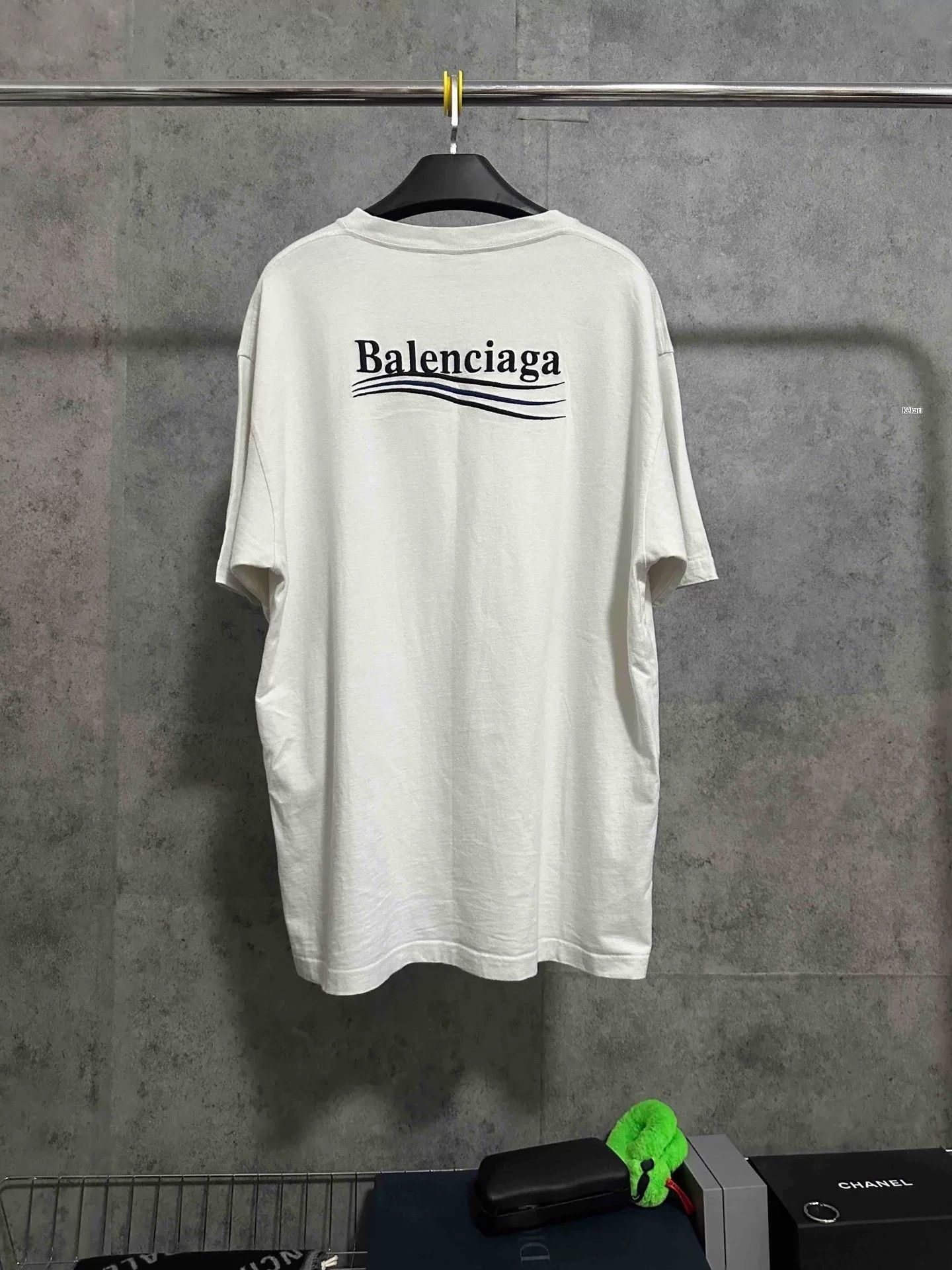 Balenciaga Balenciaga Short-Sleeve T-Shirt Coke Wave Logo Size US M / EU 48-50 / 2 - 4 Thumbnail