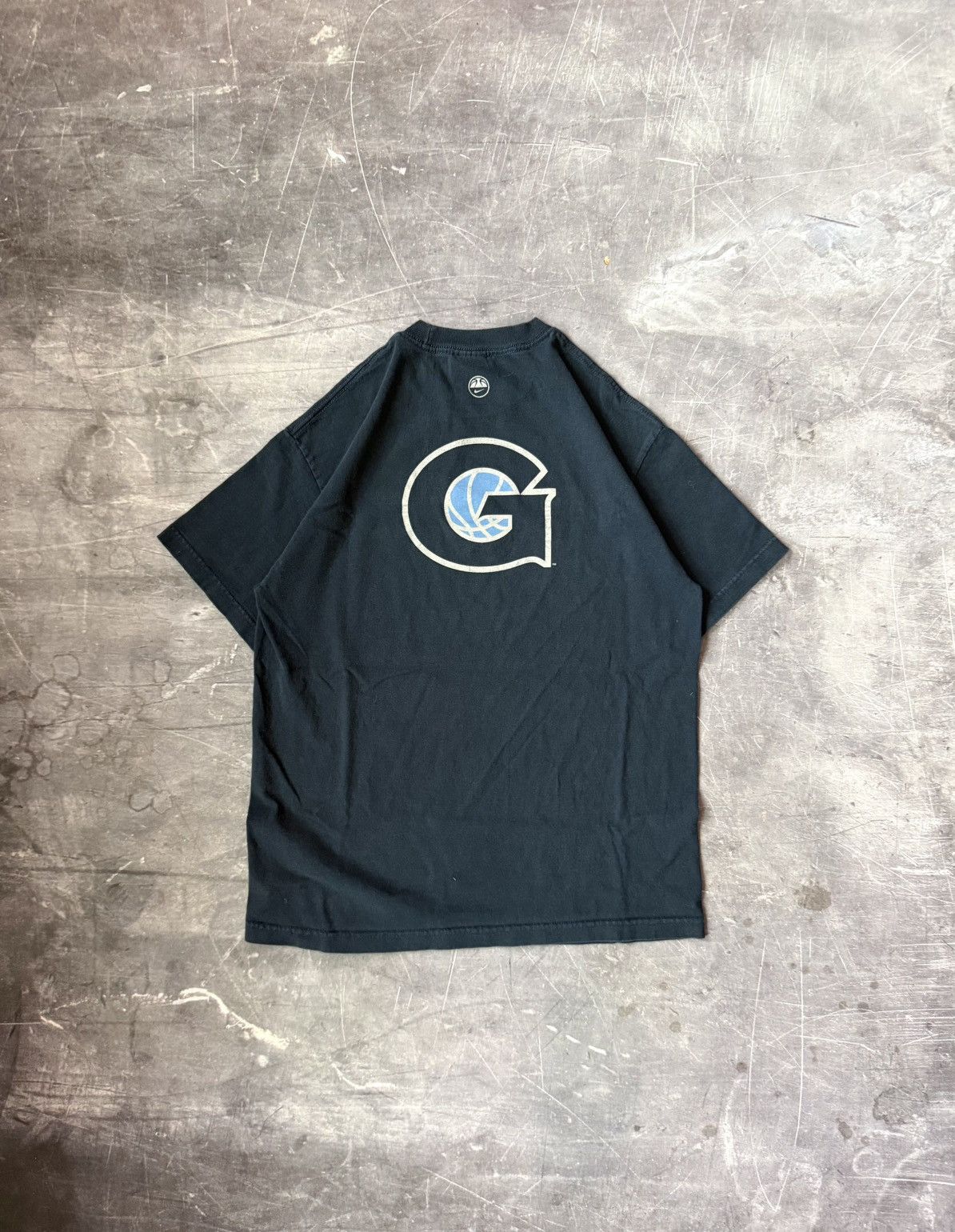 Nike Vintage Georgetown University X Nike Basketball T-Shirt (M) Size US M / EU 48-50 / 2 - 1 Thumbnail