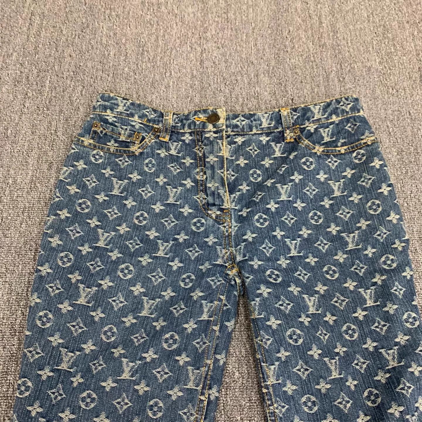 Louis Vuitton LV All Over Monogram Cropped Jeans 40 95 New Size 28" / US 6 / IT 42 - 6 Thumbnail