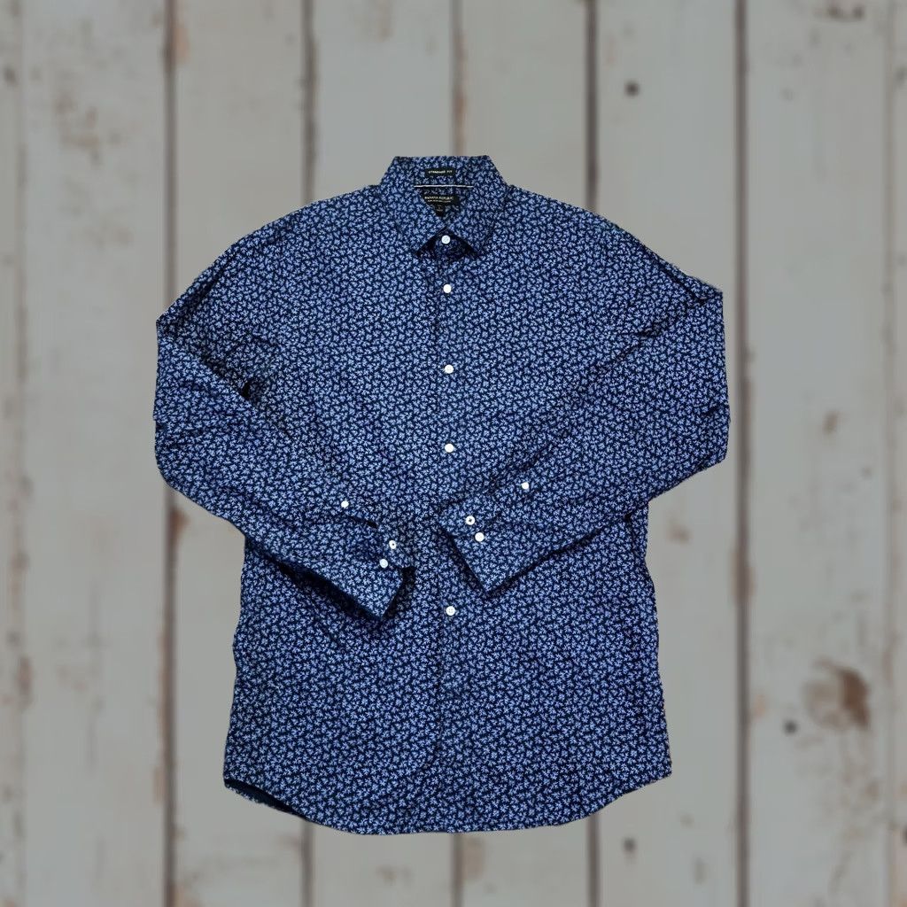 Banana Republic Banana Republic Shirt Mens LT Blue Floral Non Iron Long Sleeve Button Up Size US L / EU 52-54 / 3 - 1 Thumbnail