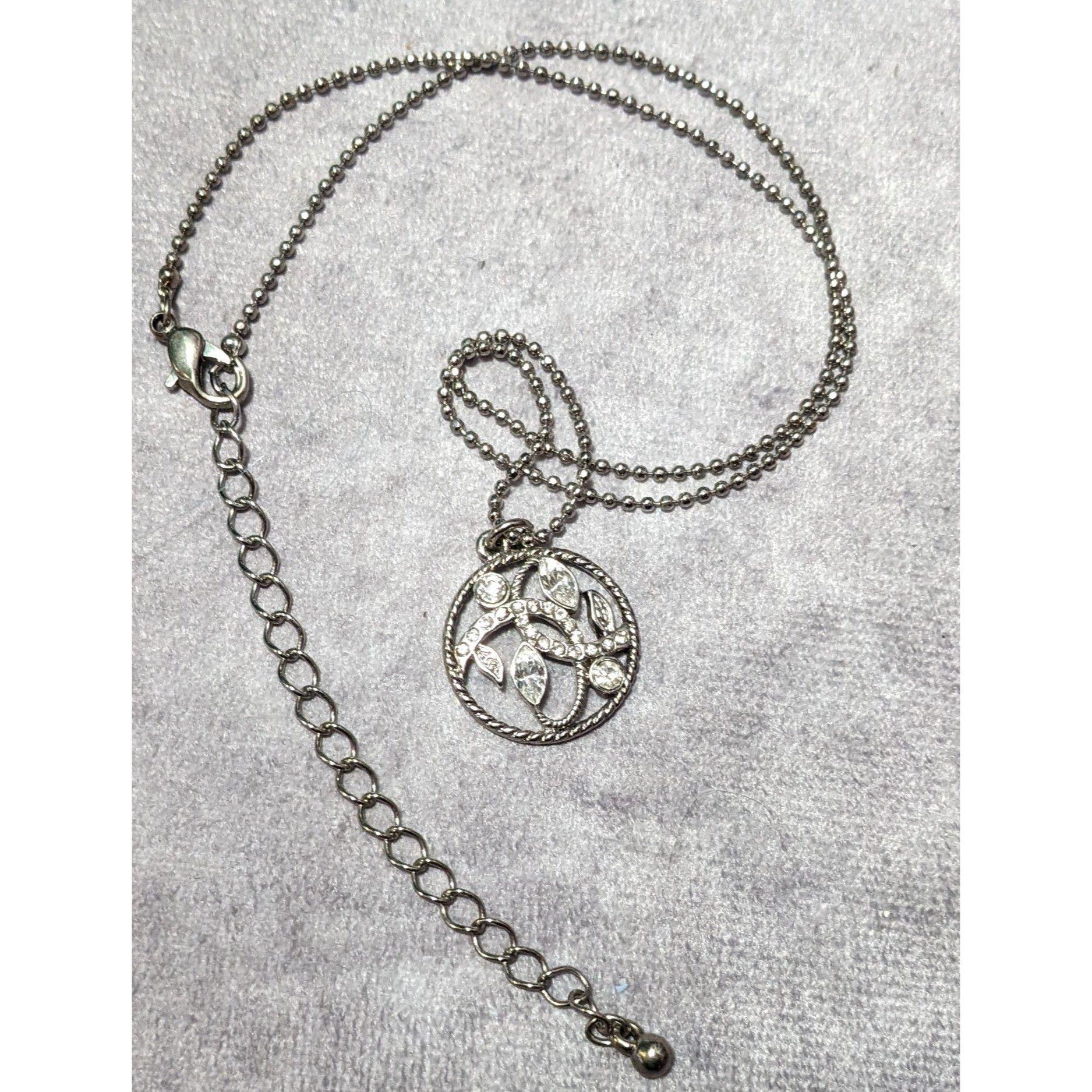 Other Fantasy Floral Rhinestone Silver Tone Pendant Necklace Size ONE SIZE - 8 Thumbnail