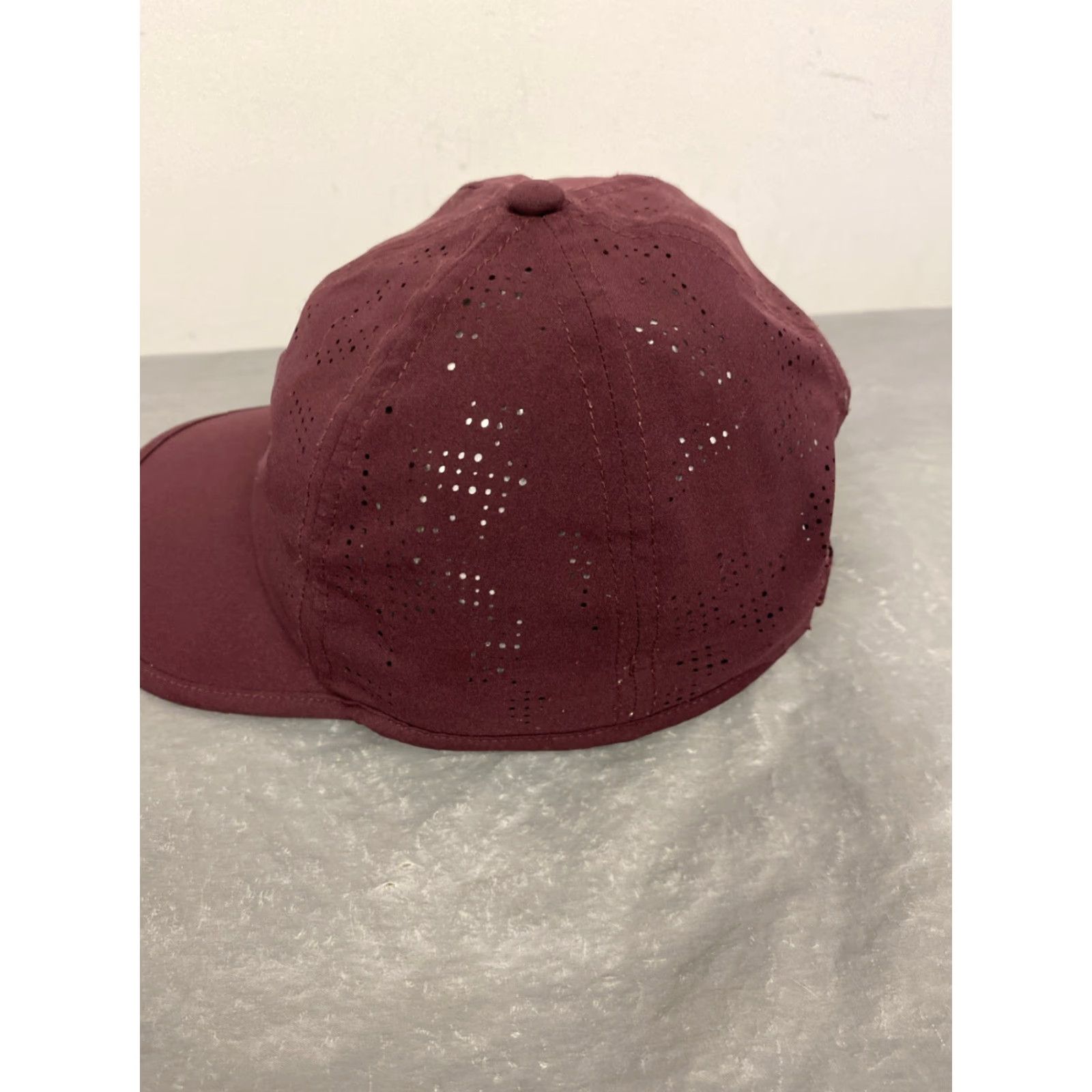 Under Armour Under Armour Hat Cap Women’s 5 Panel Maroon Adjustable Breathable Moisture Wicking Reflective Strap Running/920 Size ONE SIZE - 5 Thumbnail