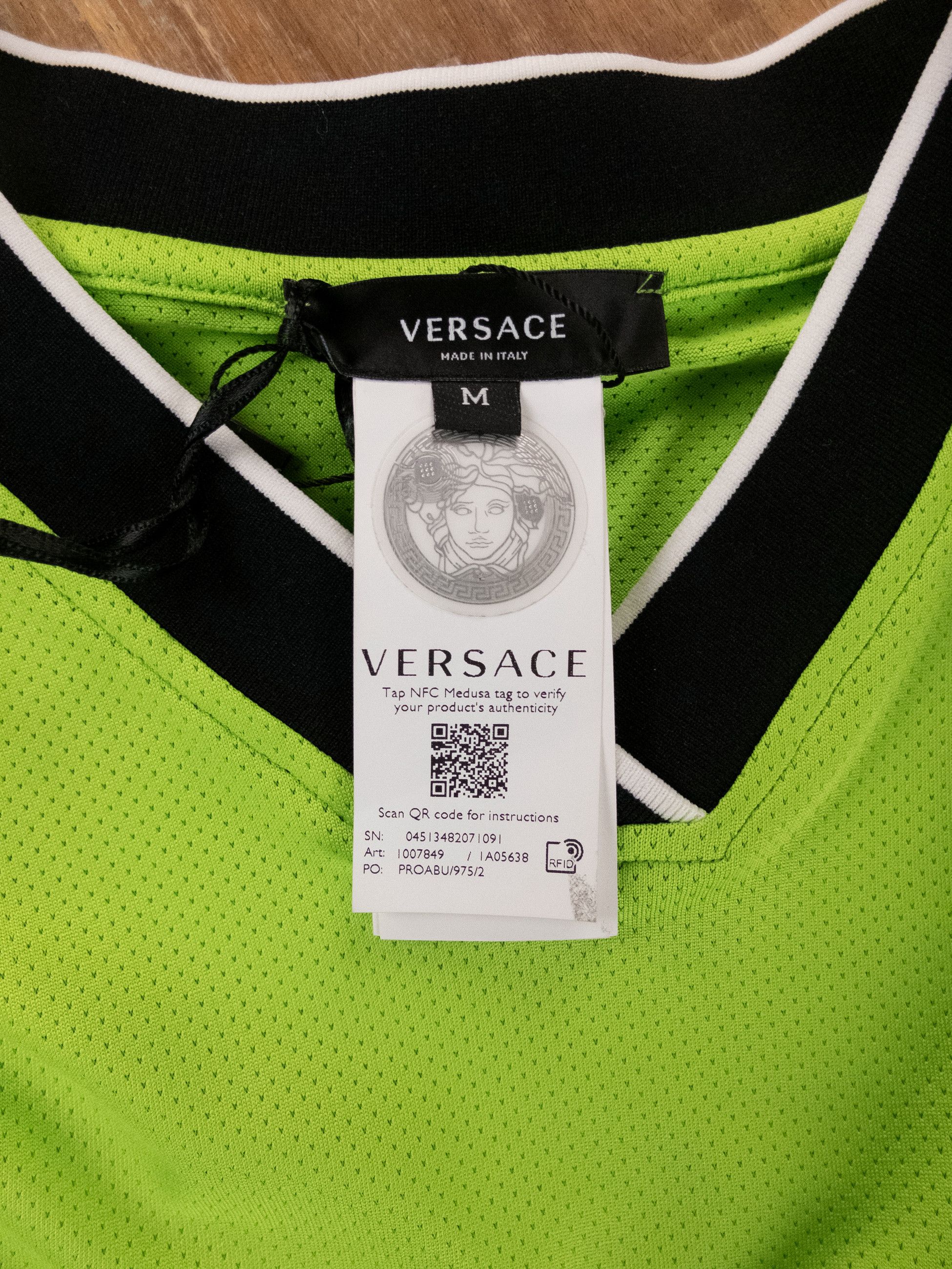 Versace VERSACE green & black La Greca nylon gym t-shirt Medium Size US M / EU 48-50 / 2 - 8 Thumbnail